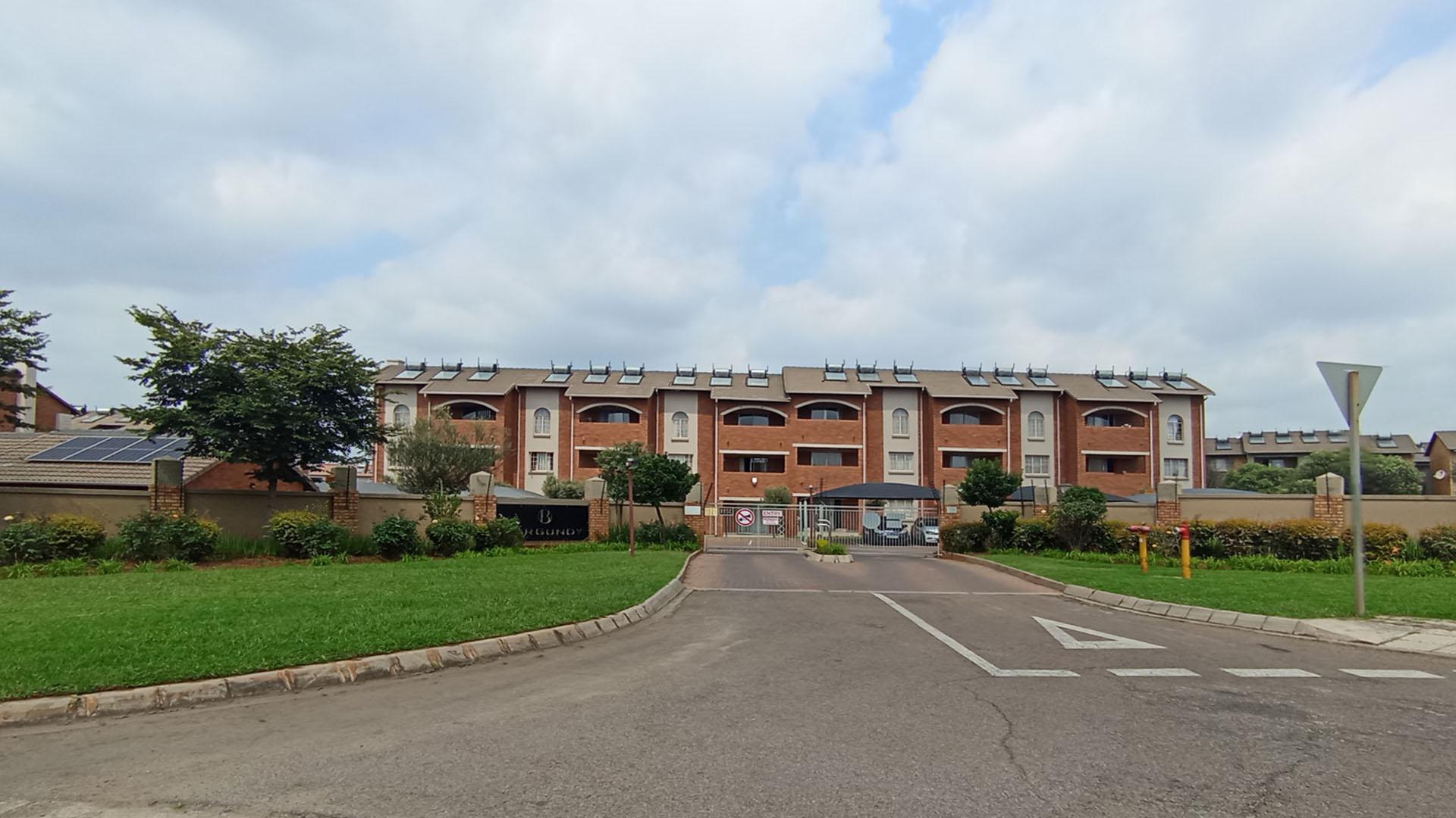 Front View of property in Monavoni