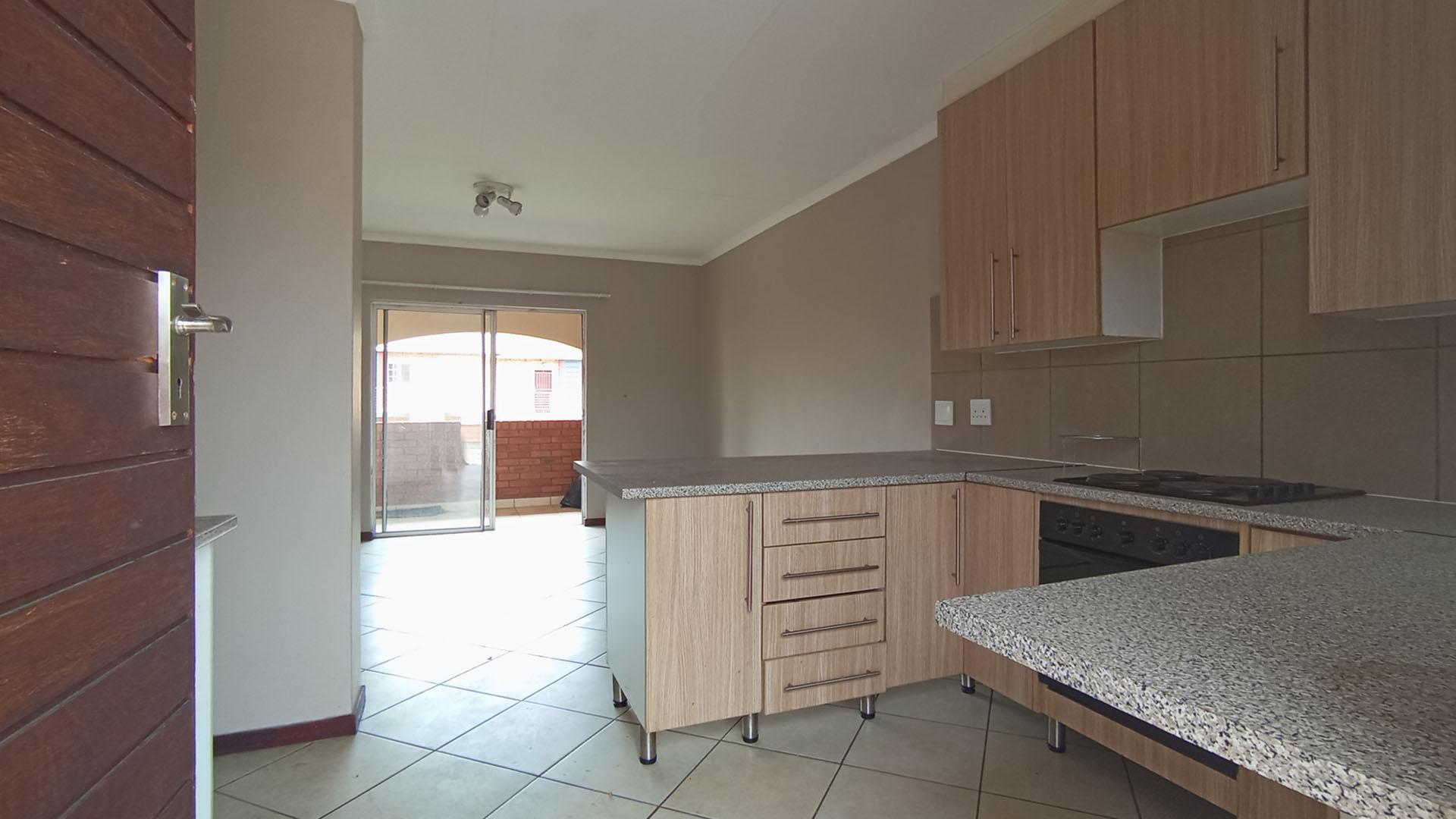 Kitchen - 8 square meters of property in Monavoni