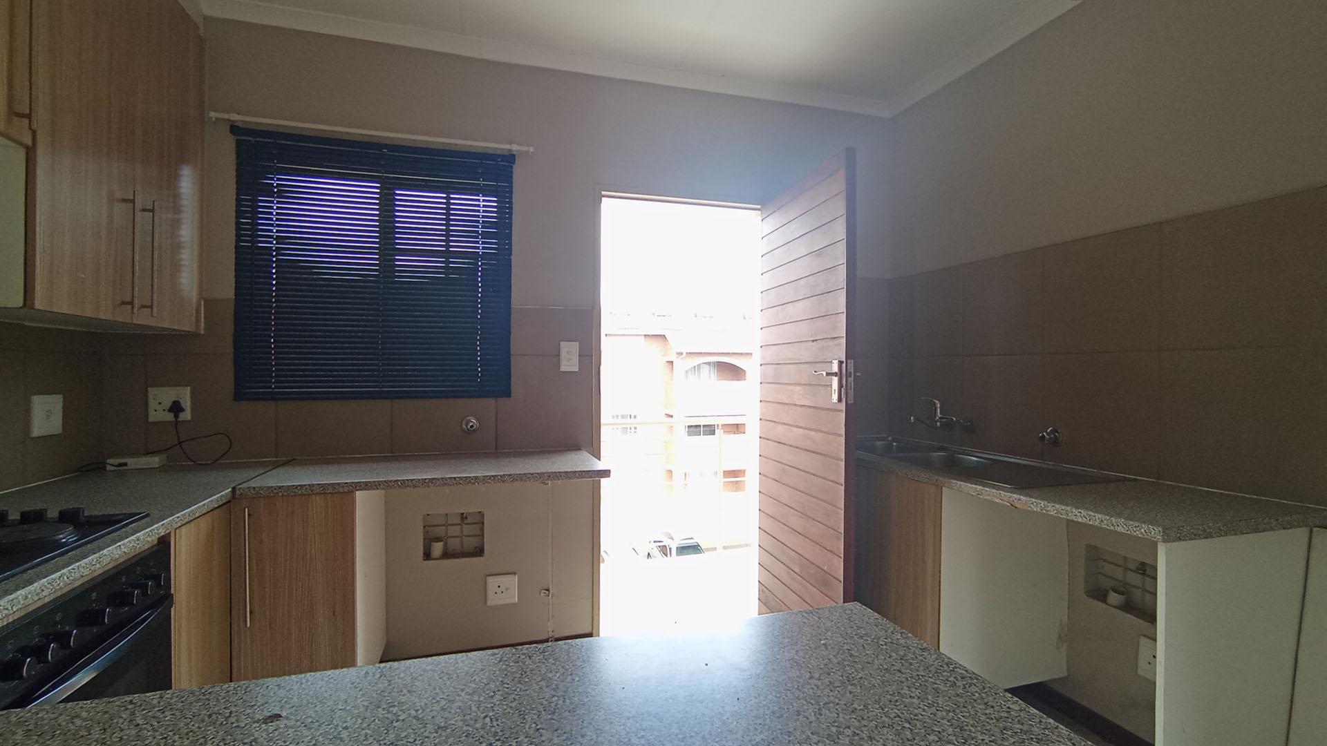 Kitchen - 8 square meters of property in Monavoni