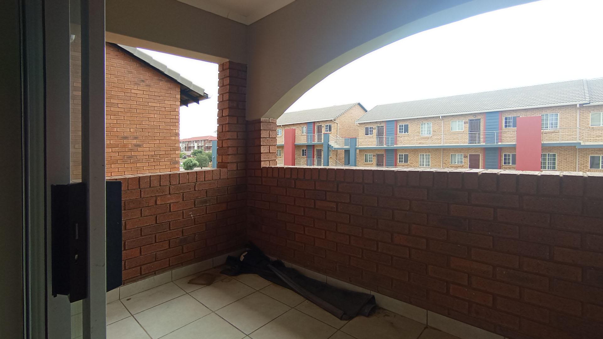 Balcony - 7 square meters of property in Monavoni