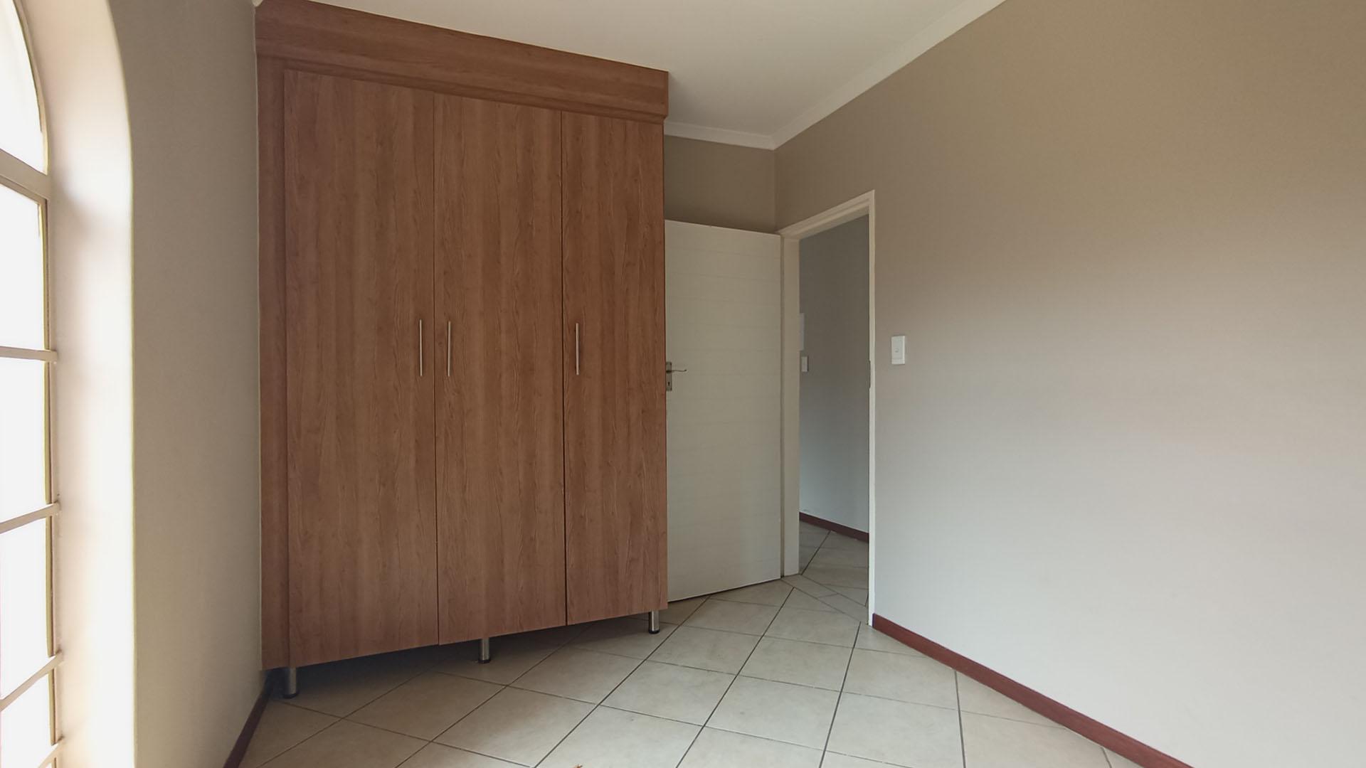 Bed Room 1 - 10 square meters of property in Monavoni