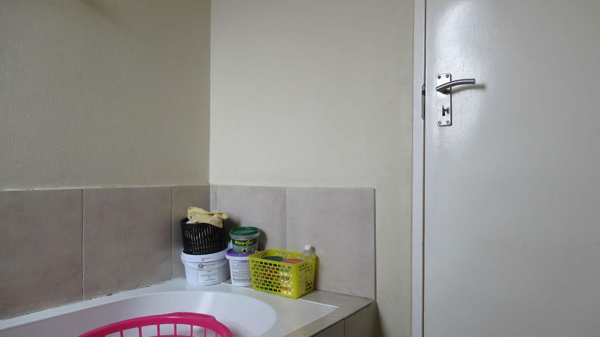 Bathroom 1 - 5 square meters of property in Devland