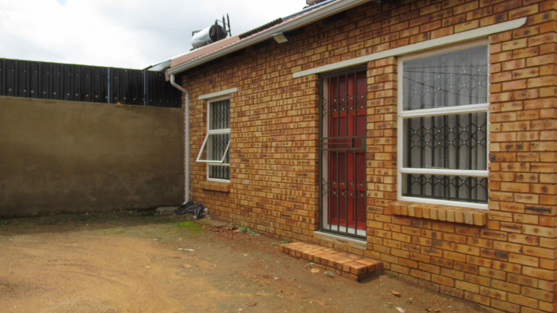 Front View of property in Devland