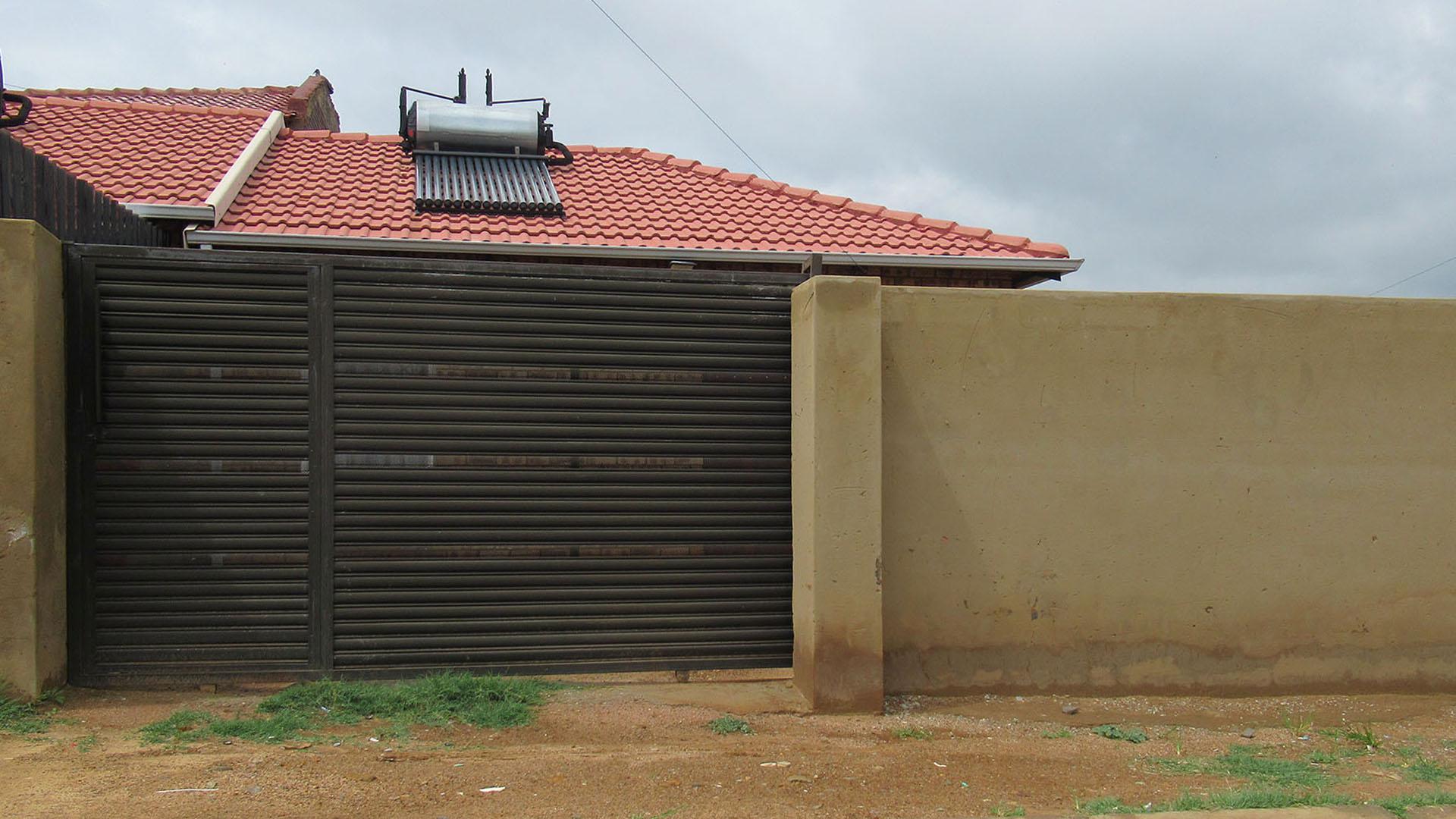 Front View of property in Devland