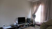 Lounges - 11 square meters of property in Devland