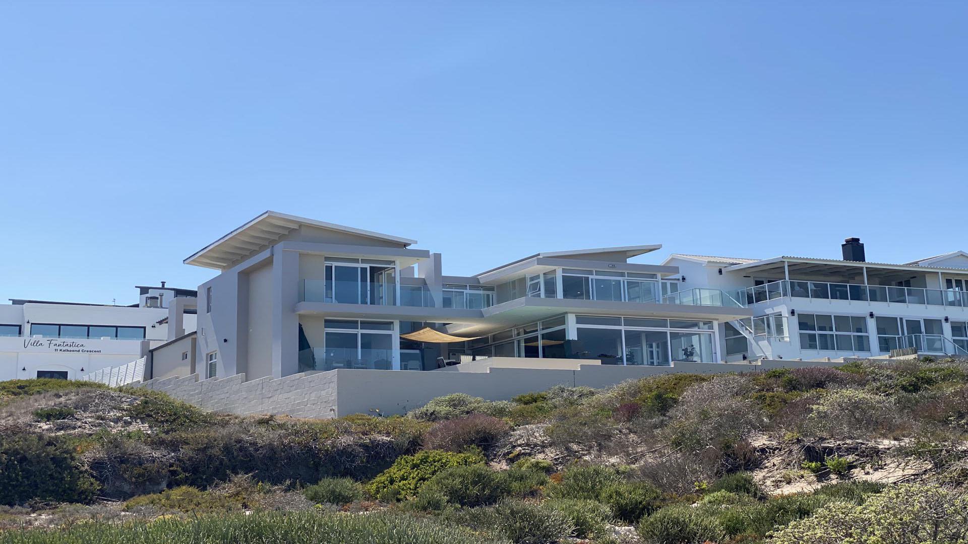 Front View of property in Yzerfontein