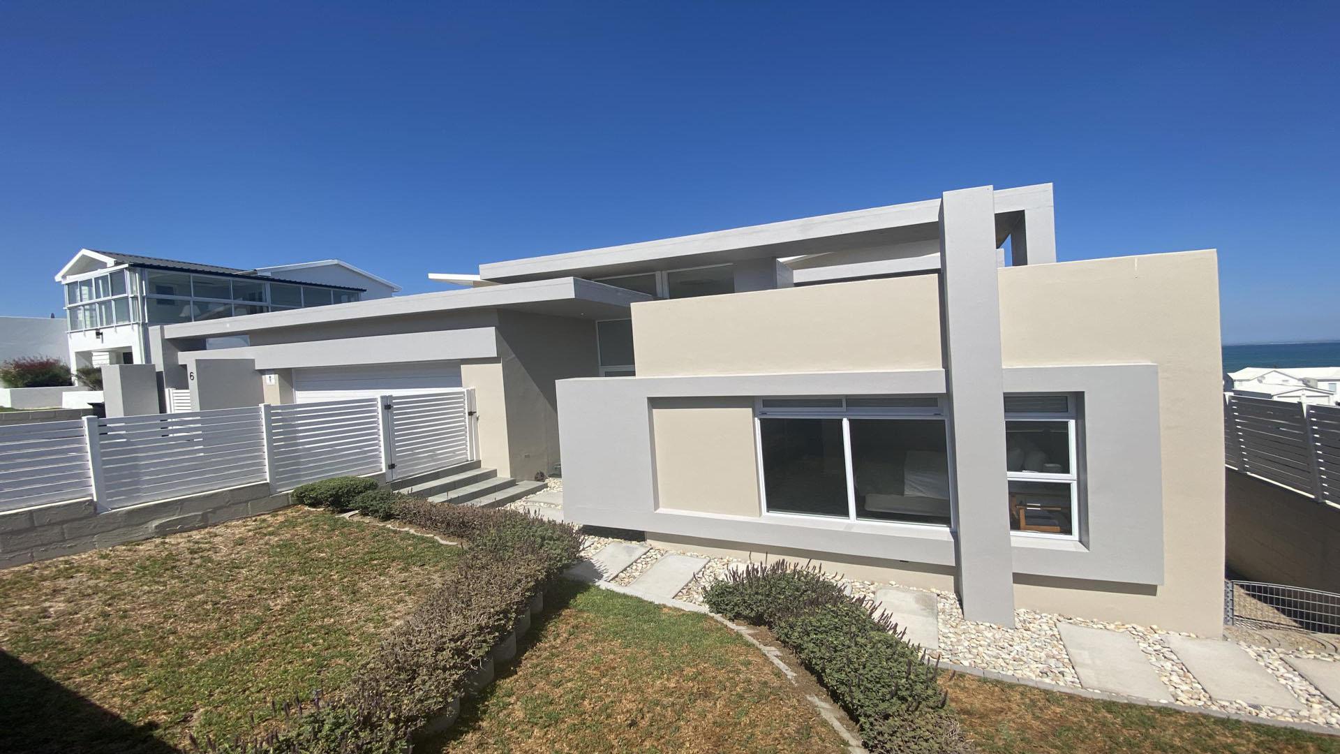 Front View of property in Yzerfontein