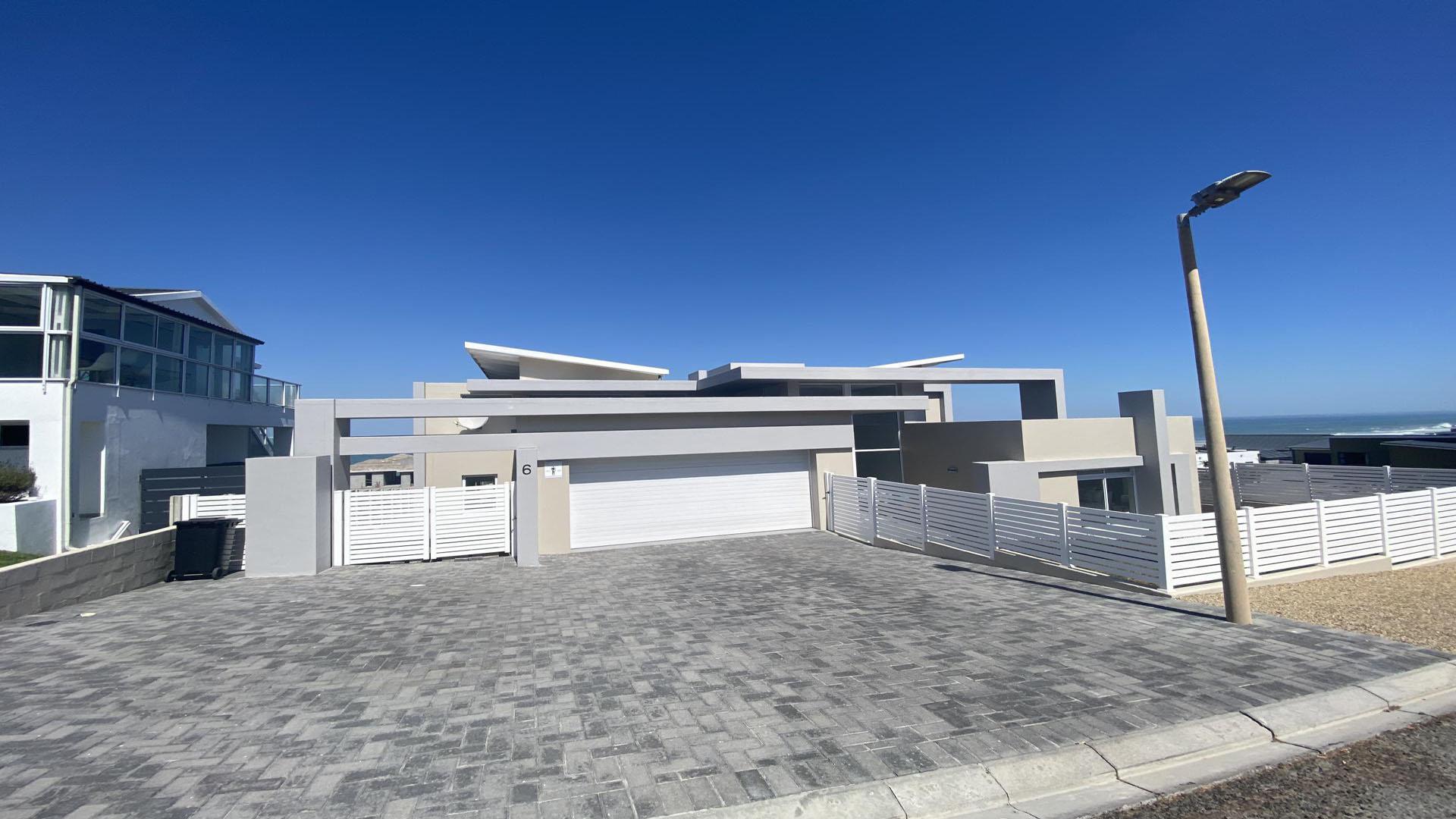 Front View of property in Yzerfontein