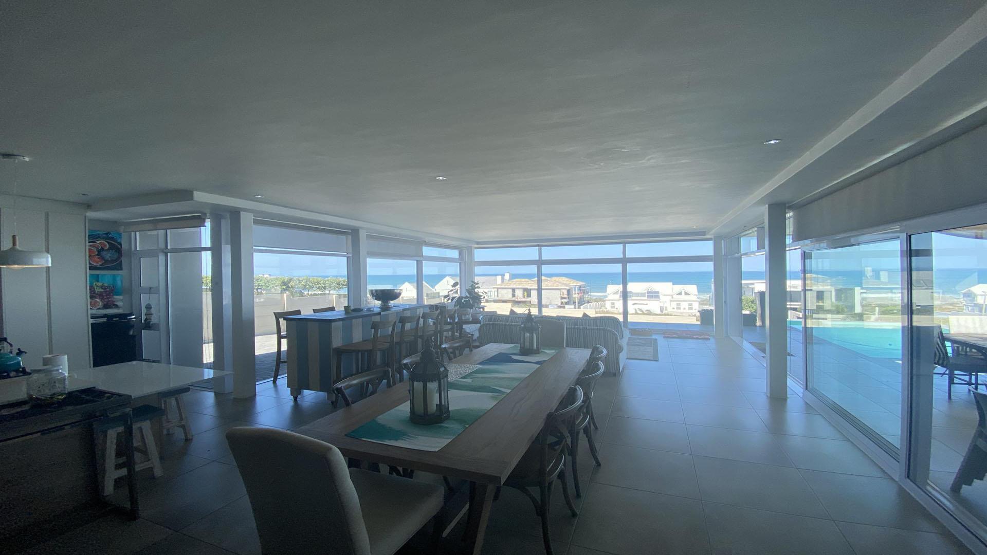 Dining Room of property in Yzerfontein