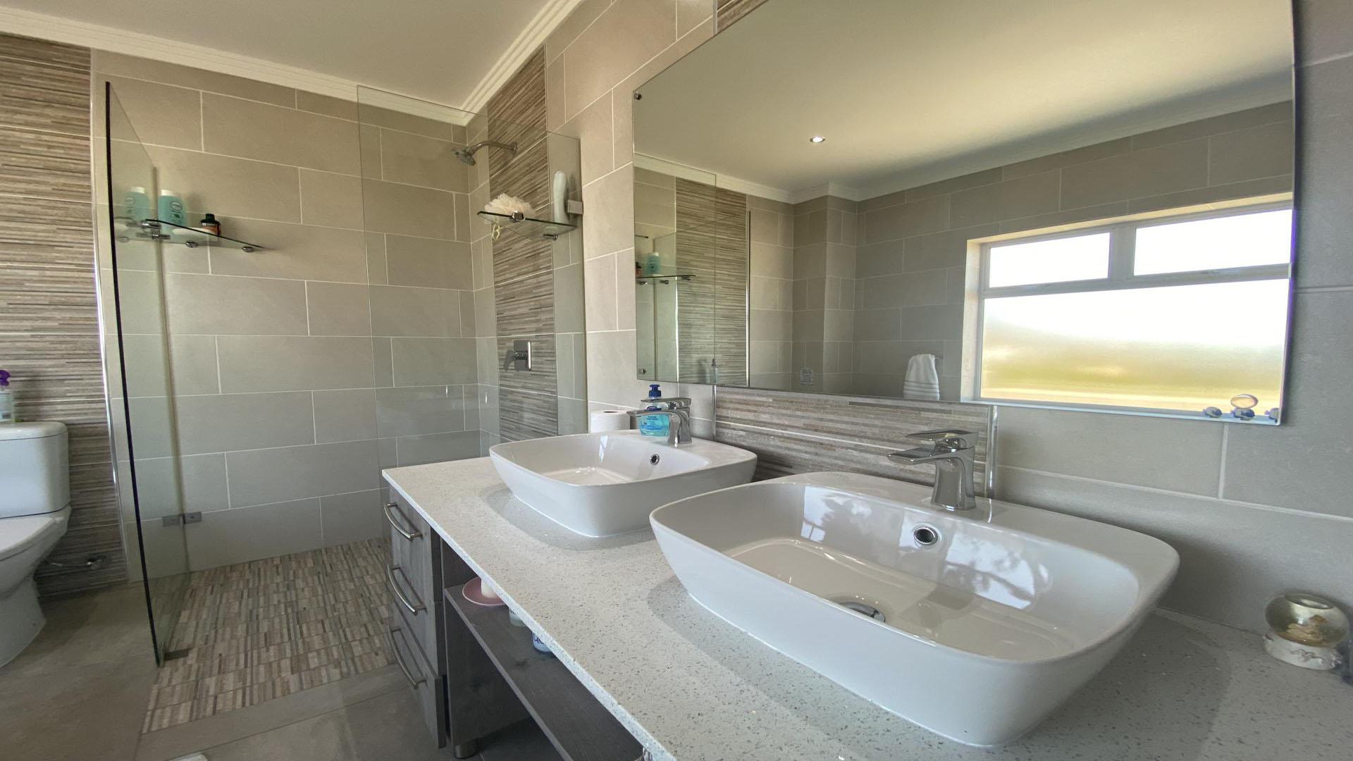 Main Bathroom of property in Yzerfontein