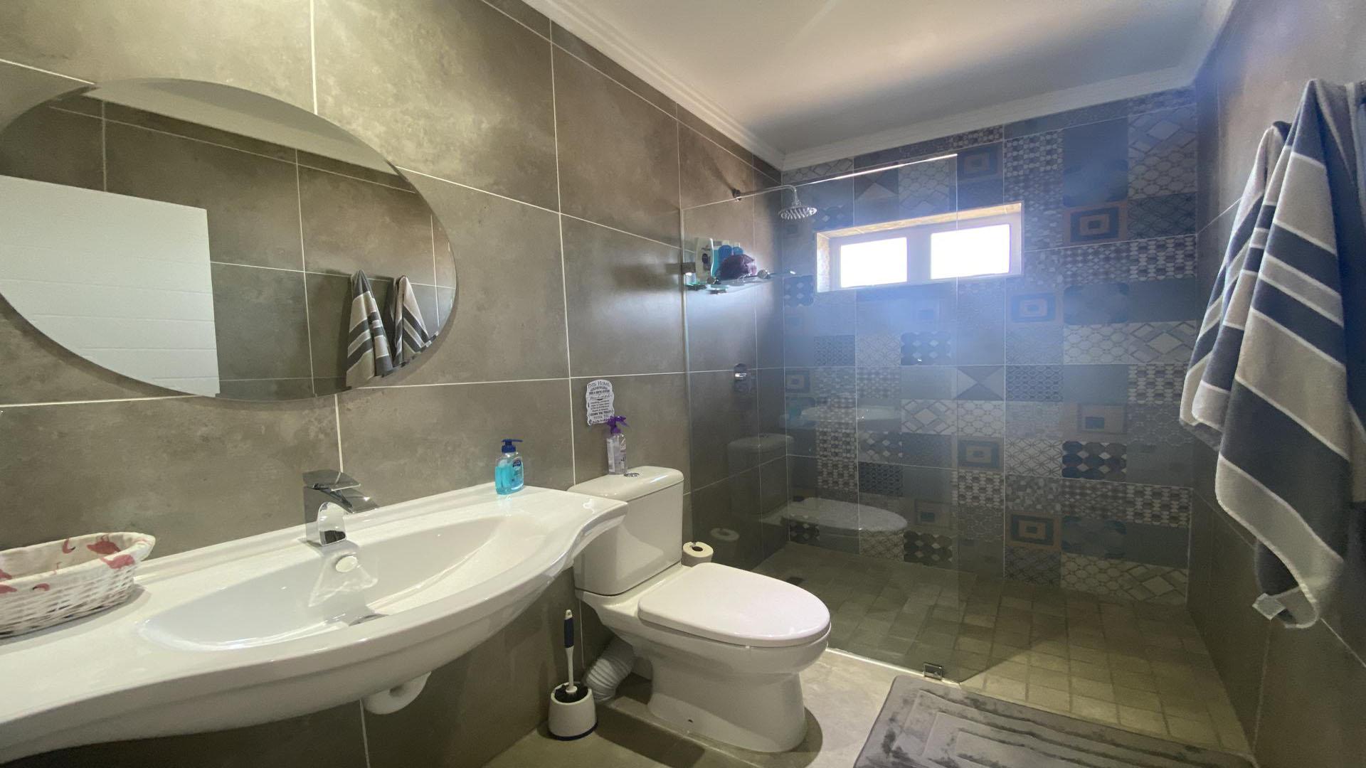 Bathroom 3+ of property in Yzerfontein