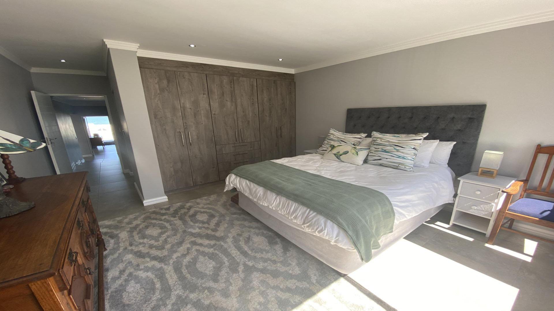 Bed Room 1 of property in Yzerfontein