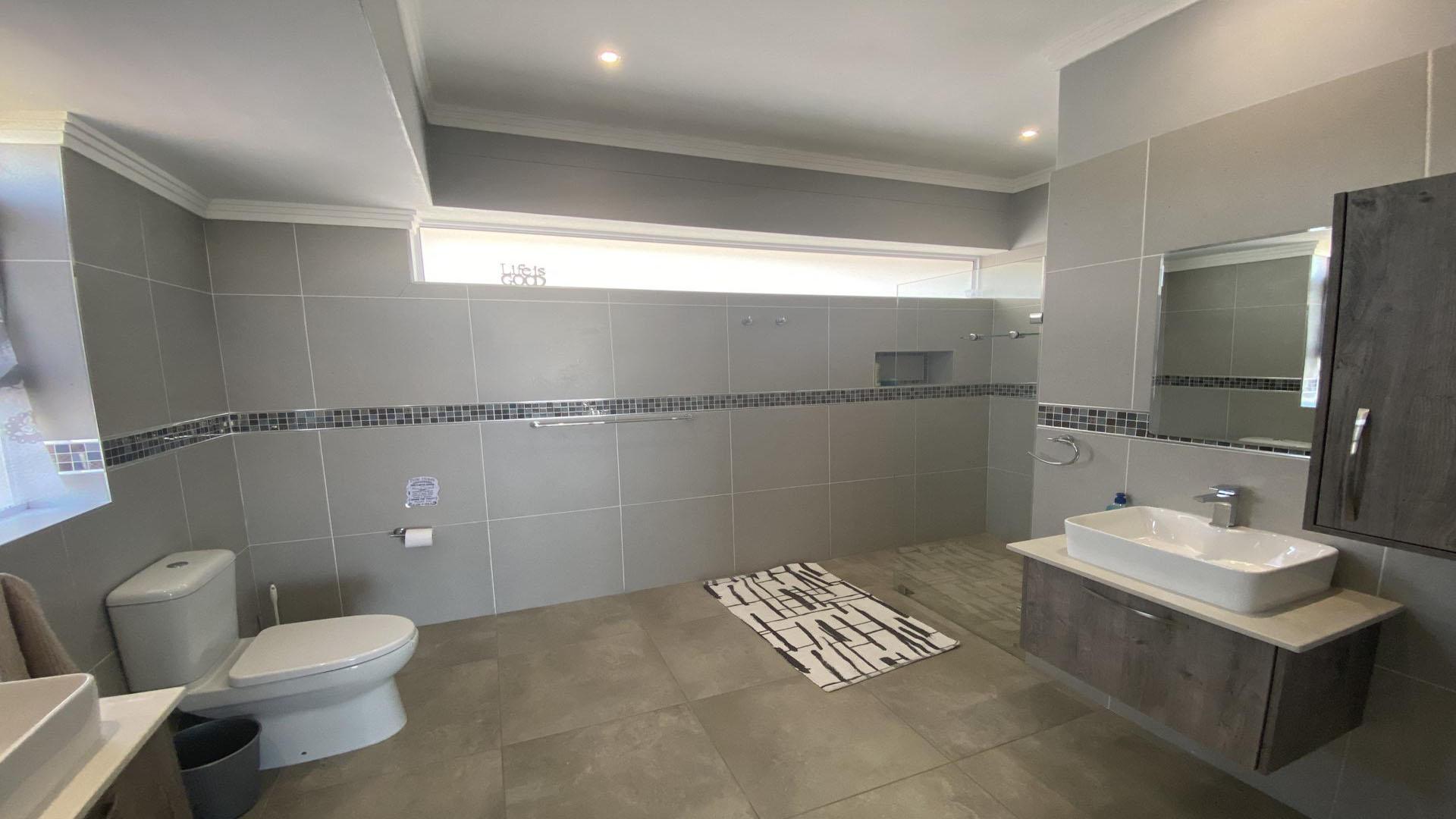 Bathroom 3+ of property in Yzerfontein