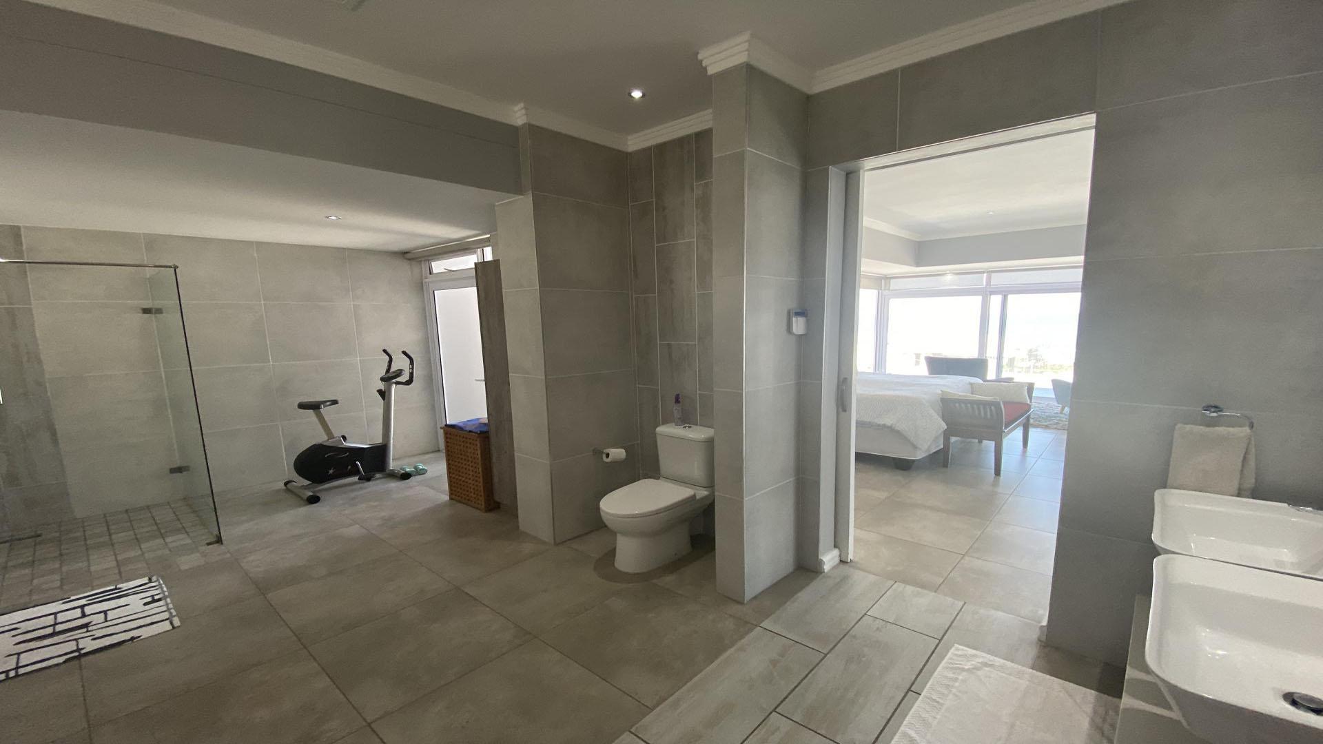 Bathroom 2 of property in Yzerfontein