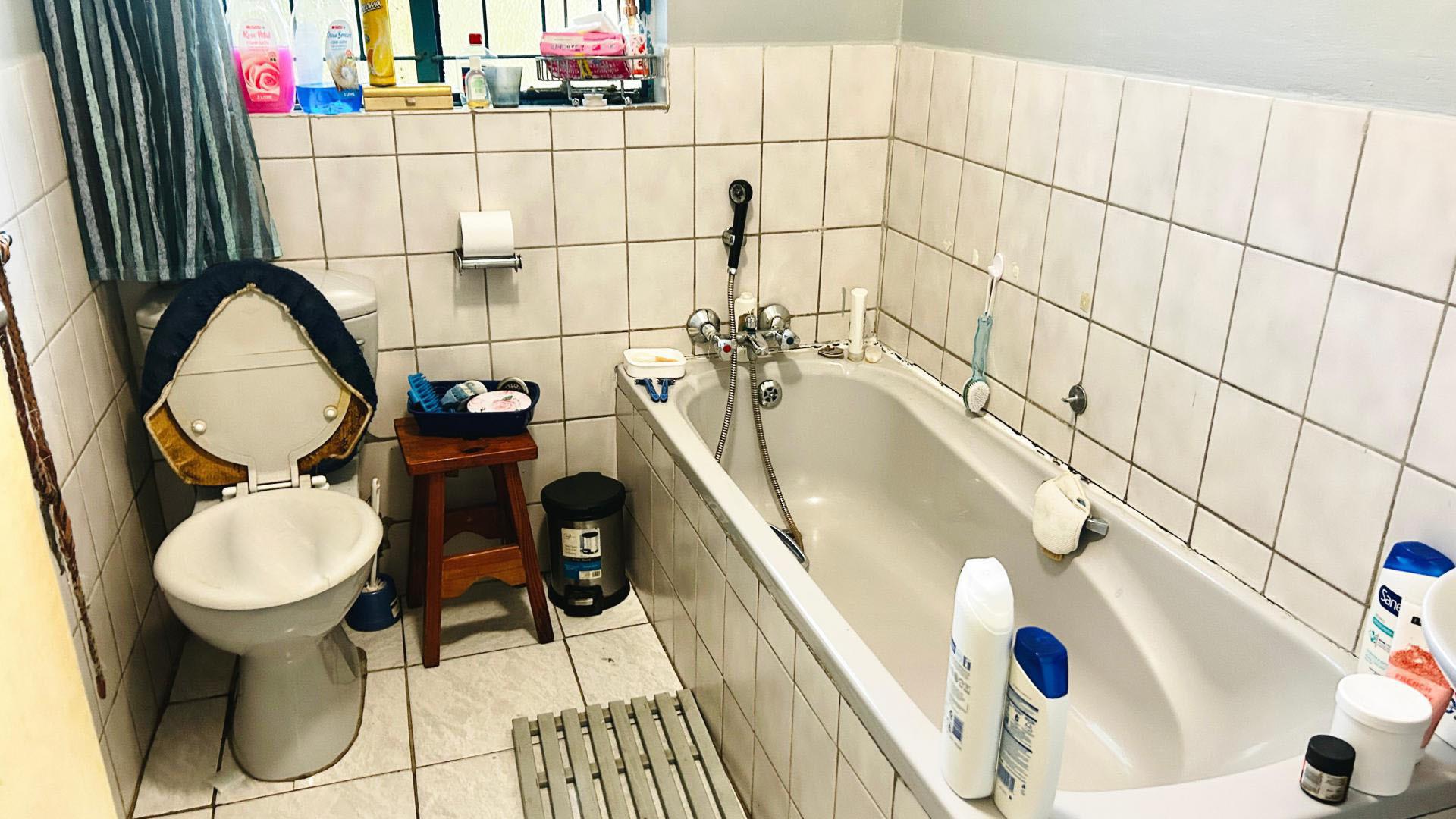 Bathroom 1 of property in Nelspruit Central