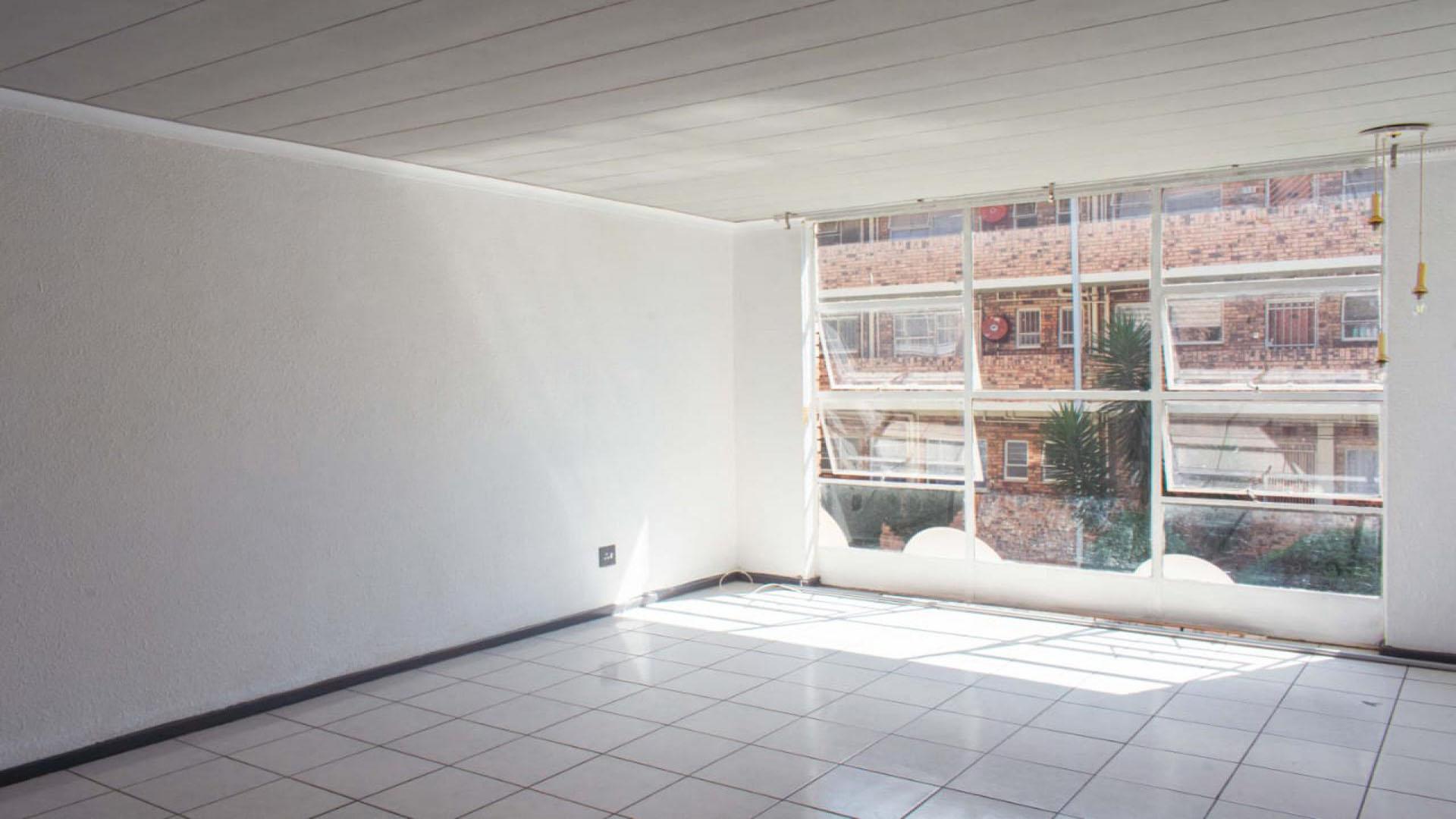 Lounges - 23 square meters of property in Horison View