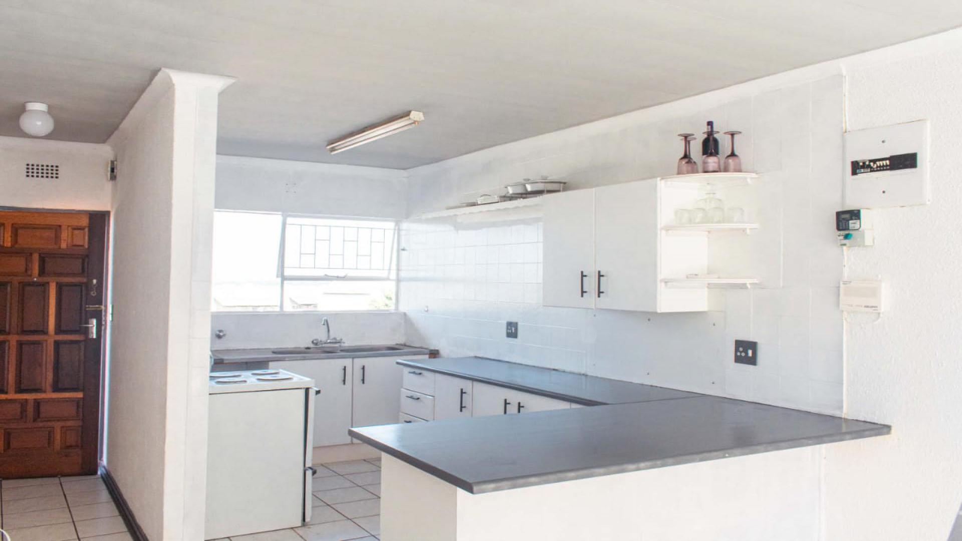 Kitchen - 8 square meters of property in Horison View