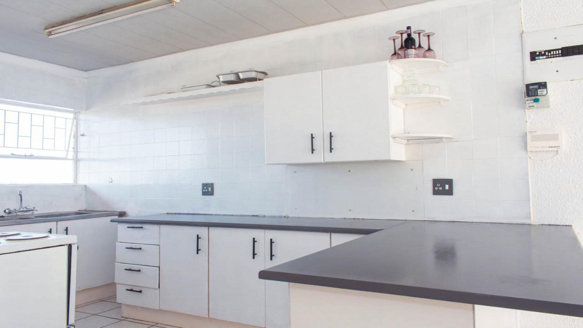Kitchen - 8 square meters of property in Horison View