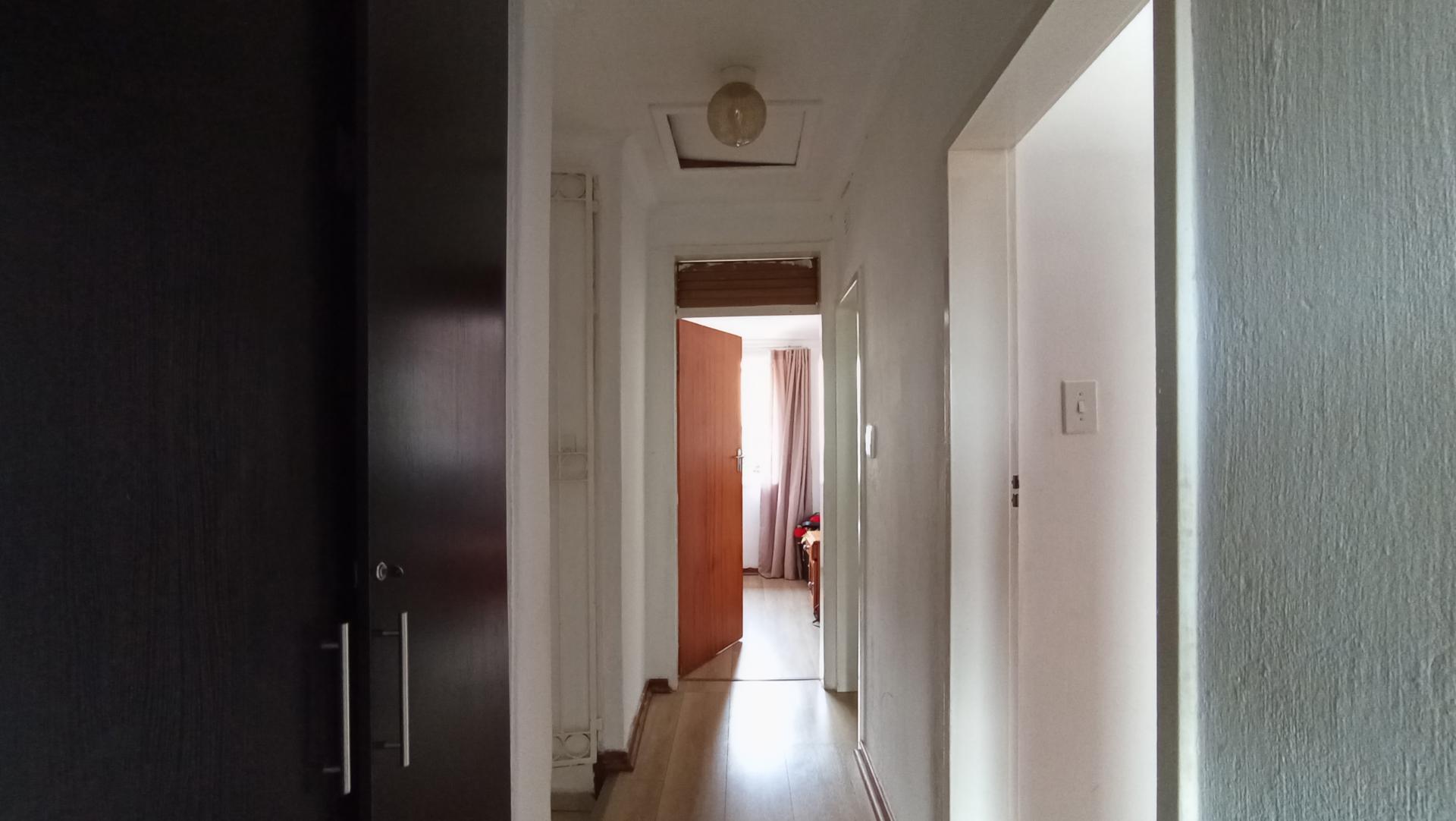 Spaces - 32 square meters of property in Corlett Gardens