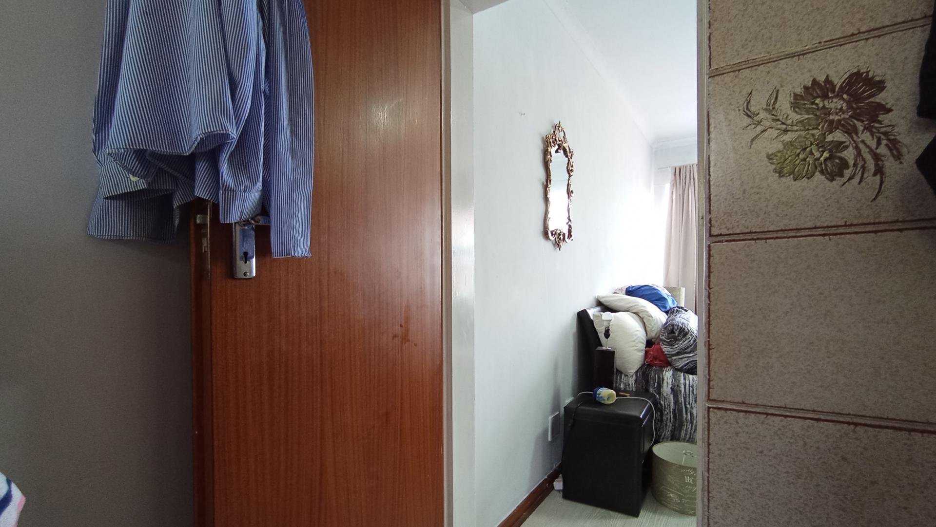 Main Bathroom - 6 square meters of property in Corlett Gardens