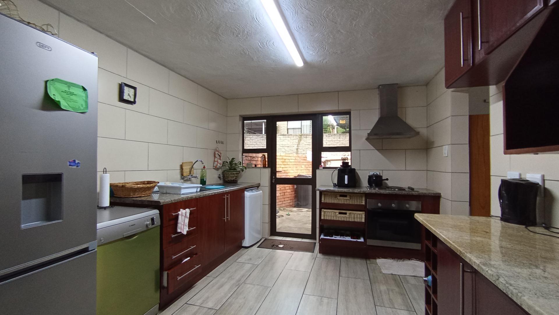 Kitchen - 17 square meters of property in Corlett Gardens