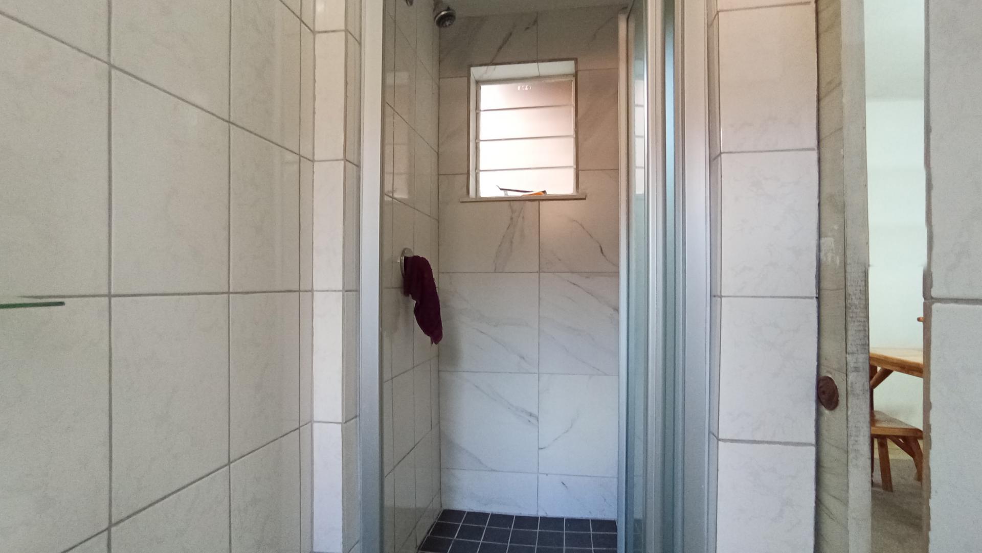 Guest Toilet - 3 square meters of property in Corlett Gardens