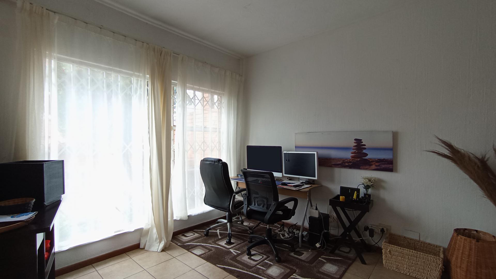 Spaces - 32 square meters of property in Corlett Gardens