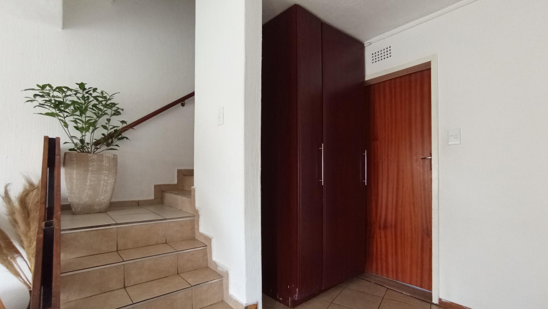 Spaces - 32 square meters of property in Corlett Gardens