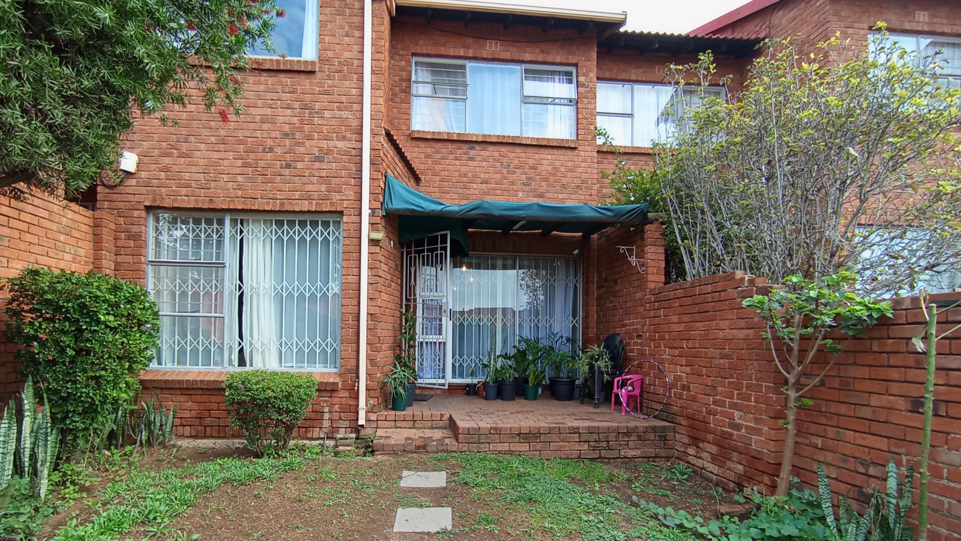 Front View of property in Corlett Gardens