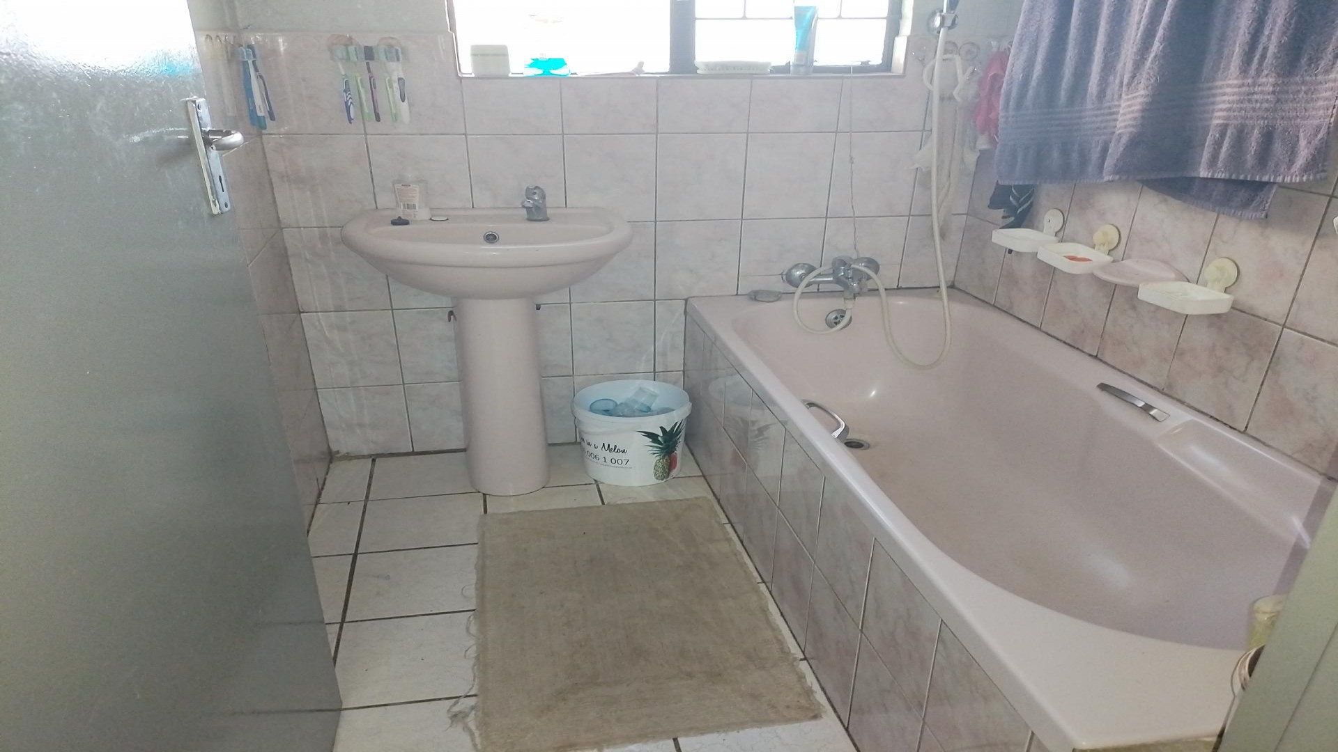 Bathroom 1 of property in Rustenburg