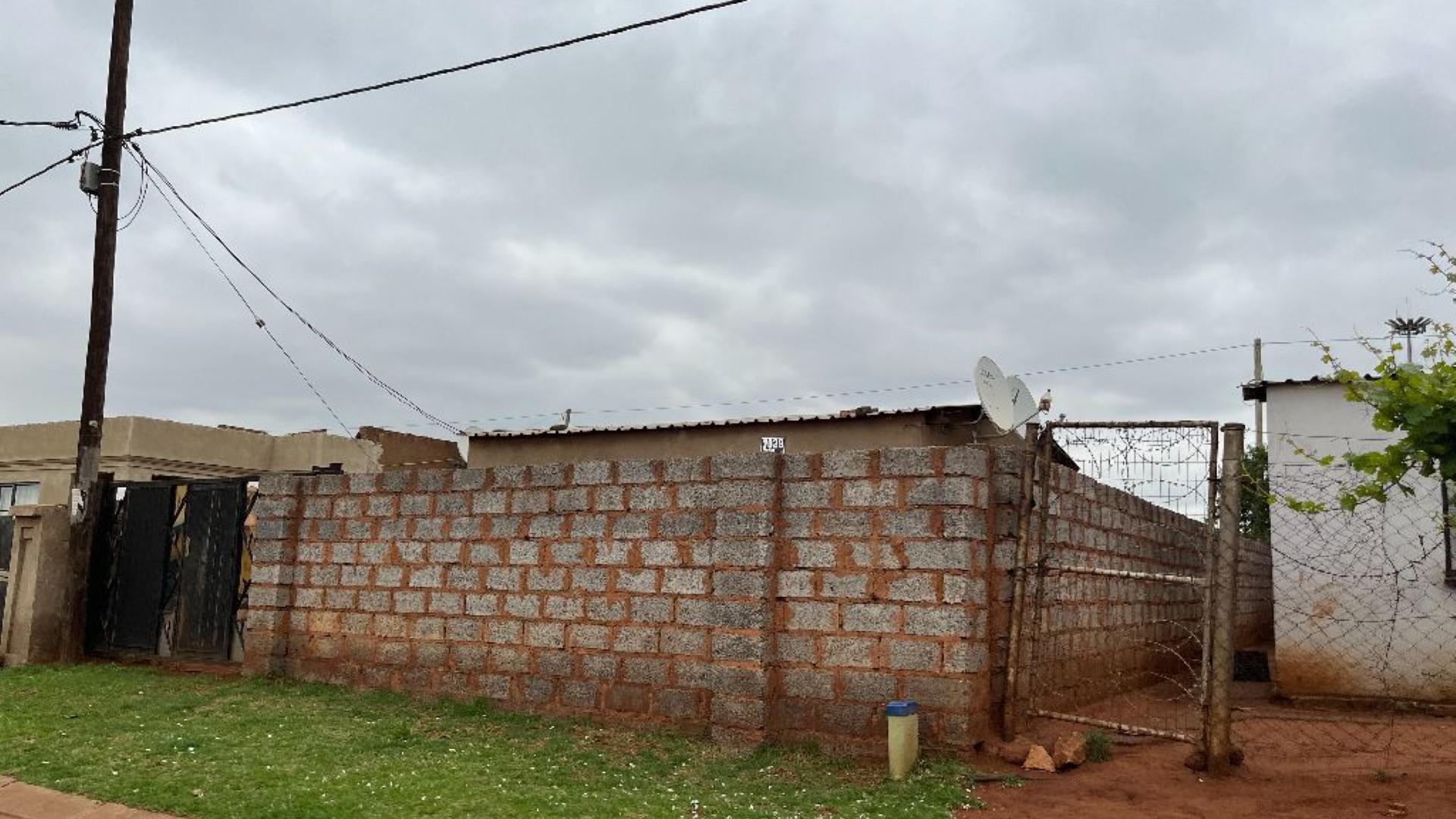 Front View of property in Zonkizizwe