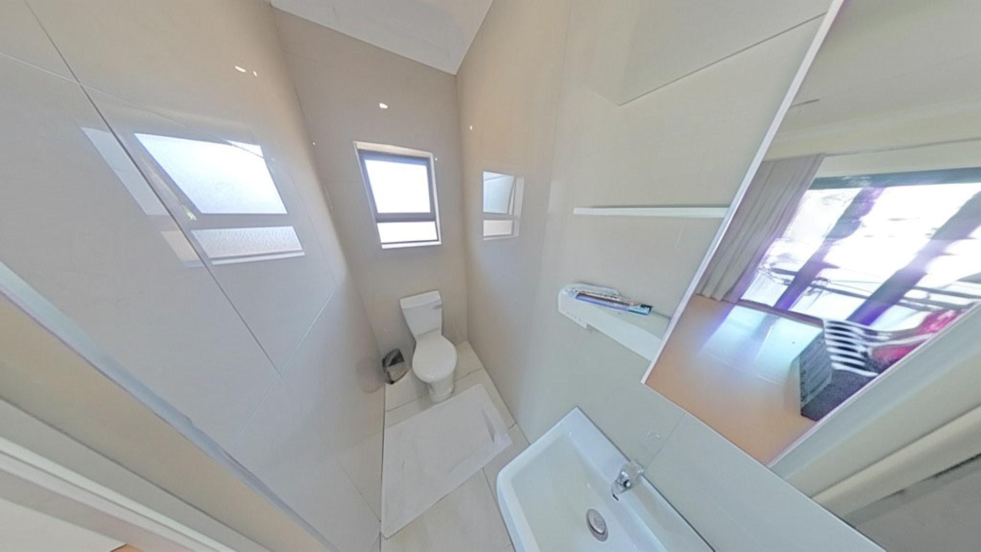 Bathroom 2 - 4 square meters of property in Stanger