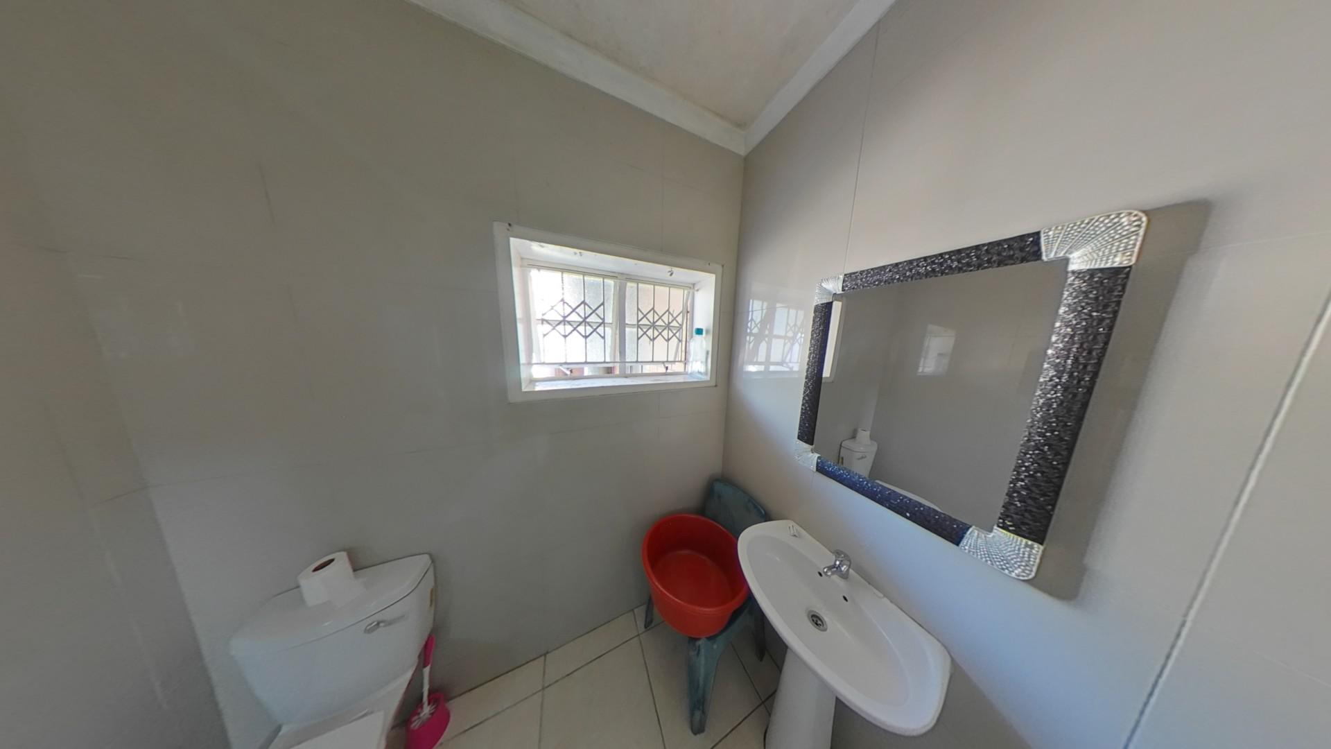 Bathroom 3+ - 26 square meters of property in Stanger