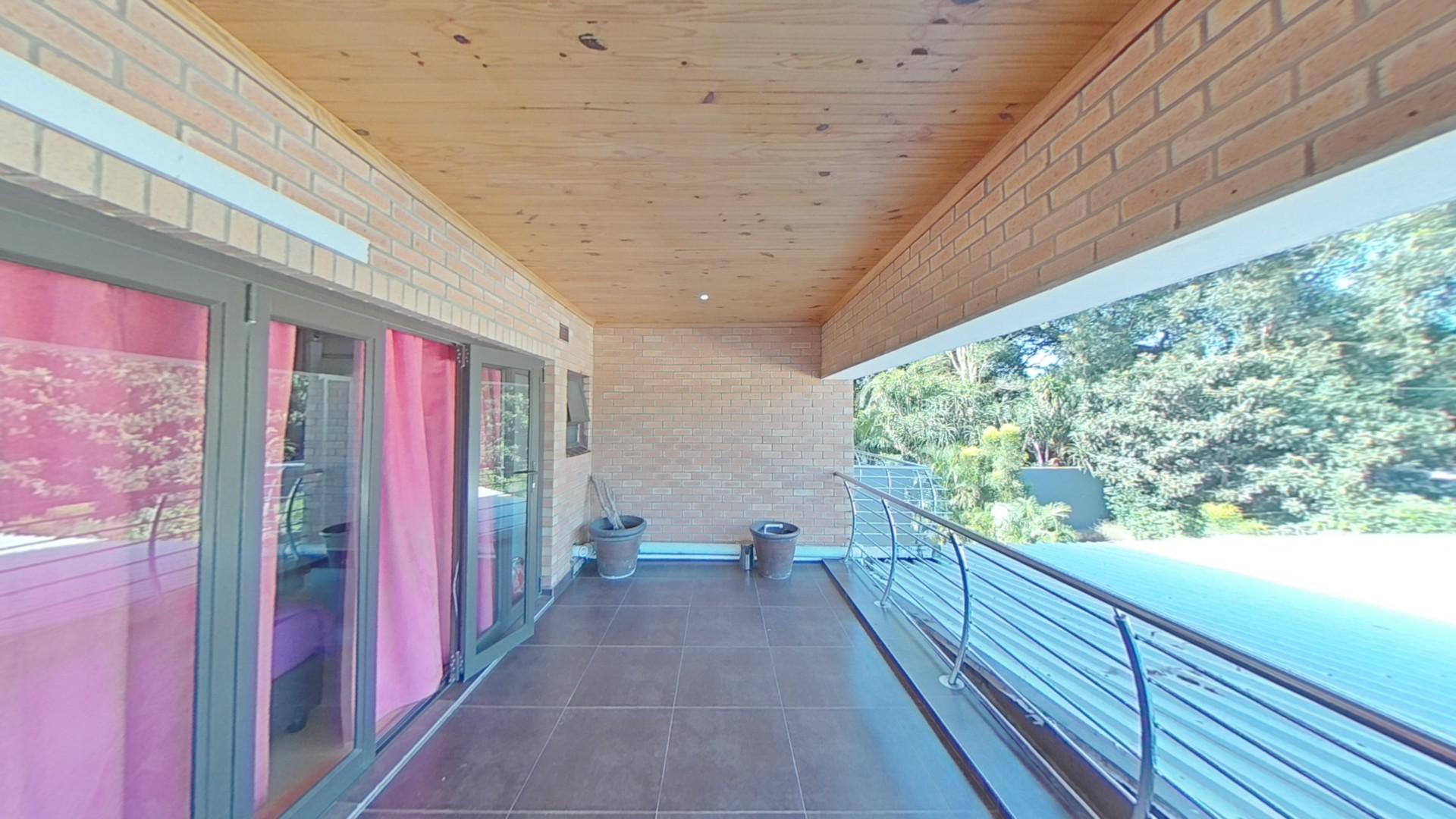 Balcony - 173 square meters of property in Stanger