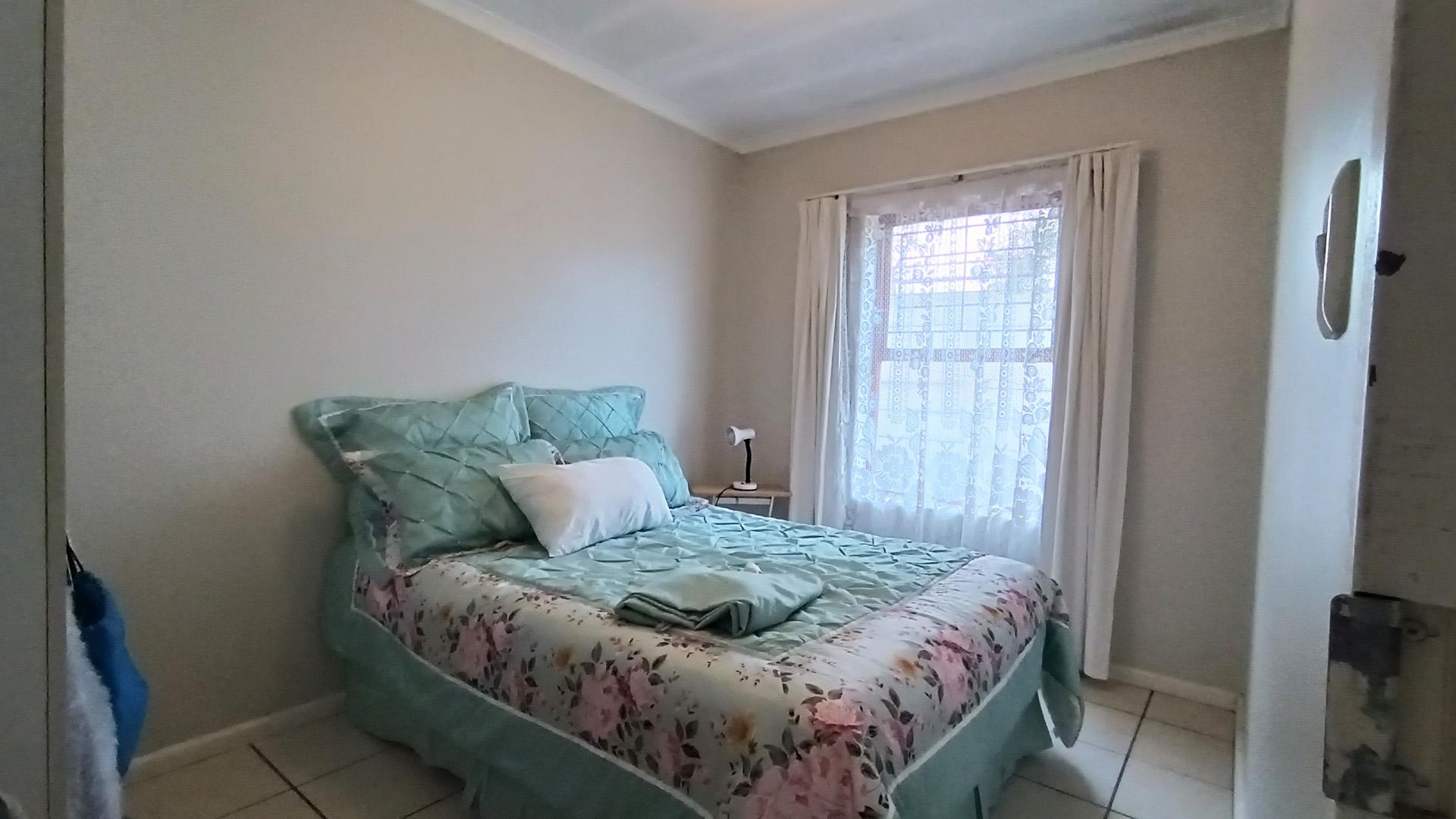 Bed Room 1 - 12 square meters of property in Kuils River