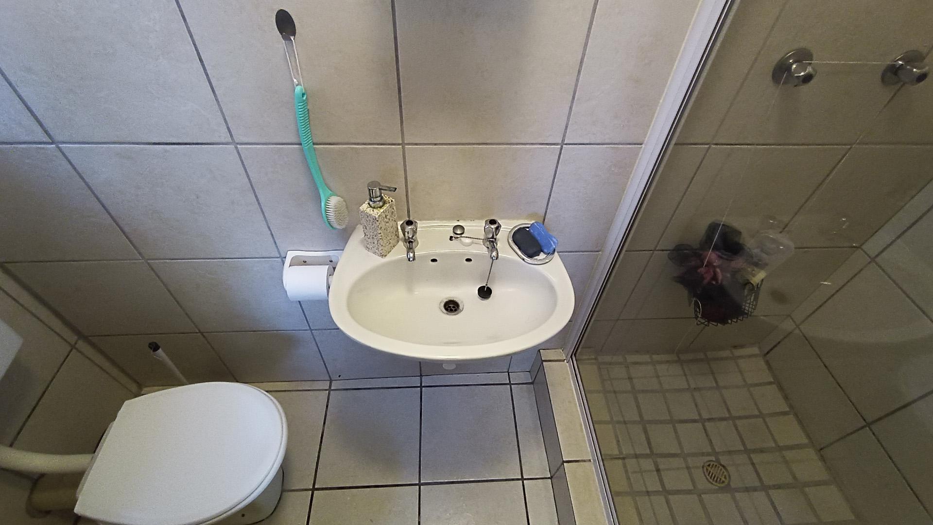 Main Bathroom - 3 square meters of property in Kuils River