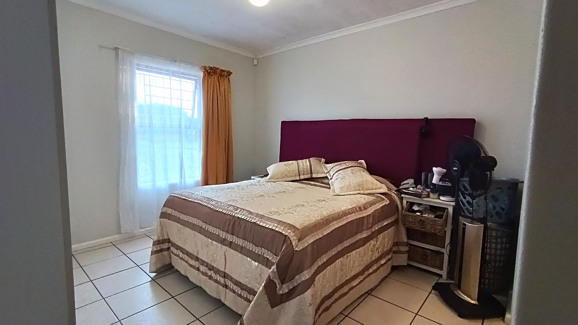 Main Bedroom - 17 square meters of property in Kuils River