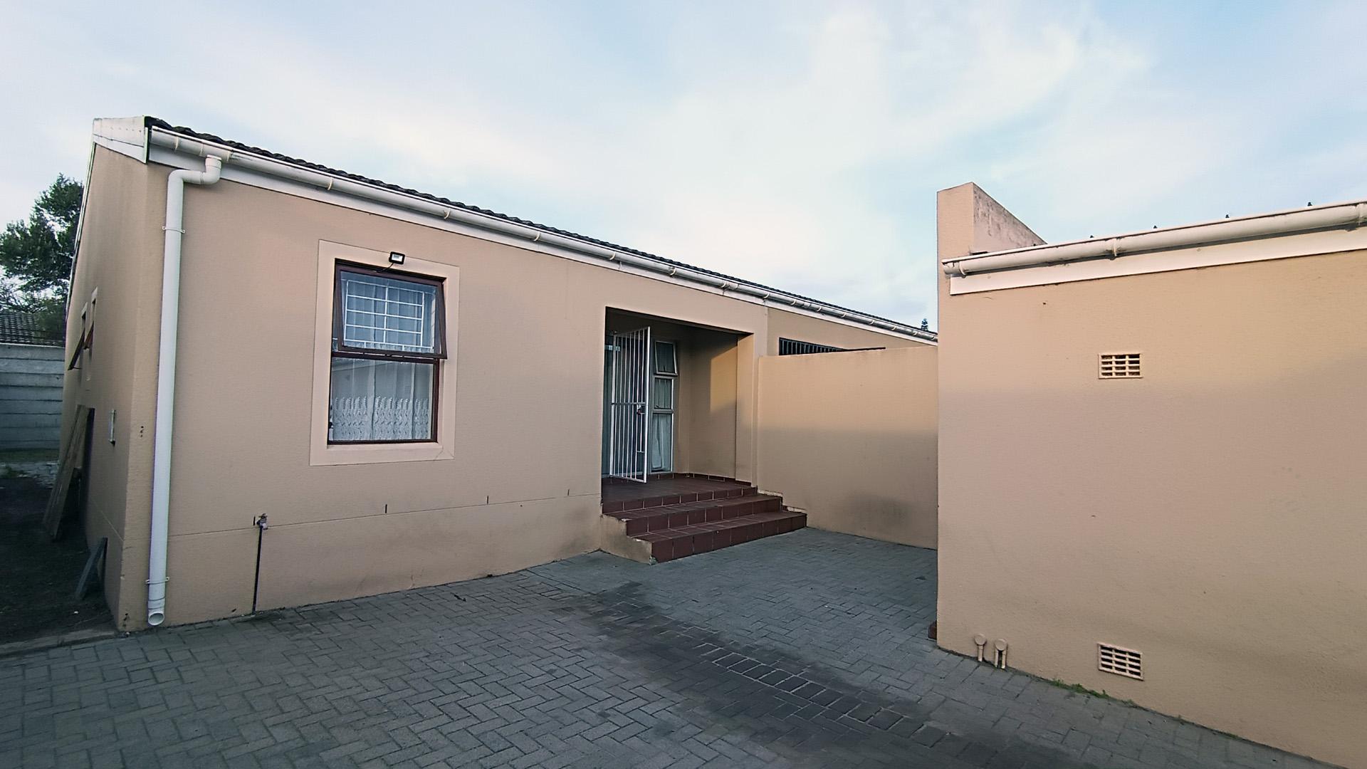 Front View of property in Kuils River
