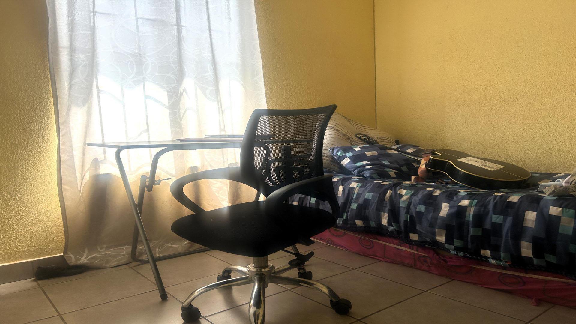 Bed Room 1 of property in Watervalspruit