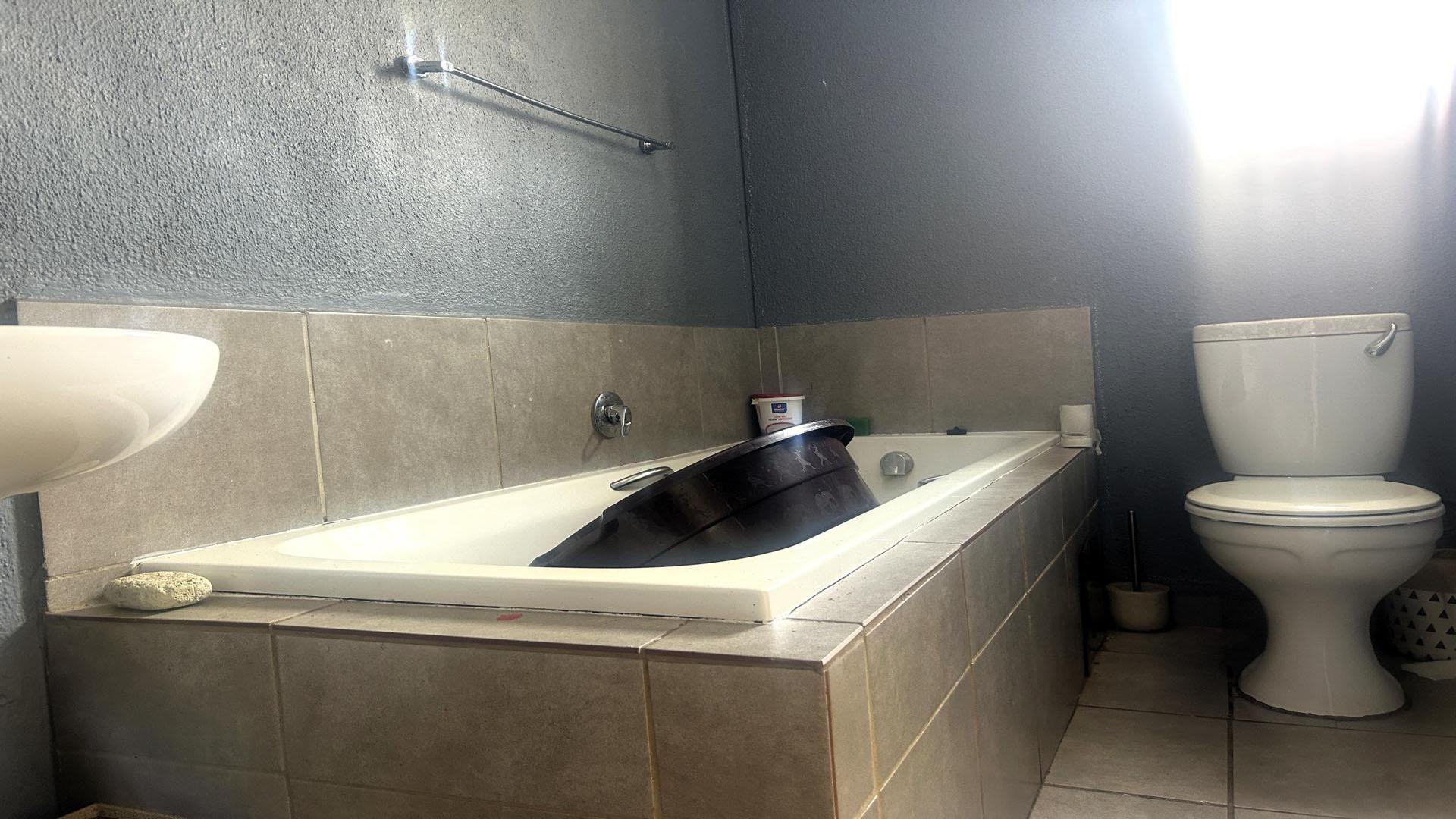 Bathroom 1 of property in Watervalspruit