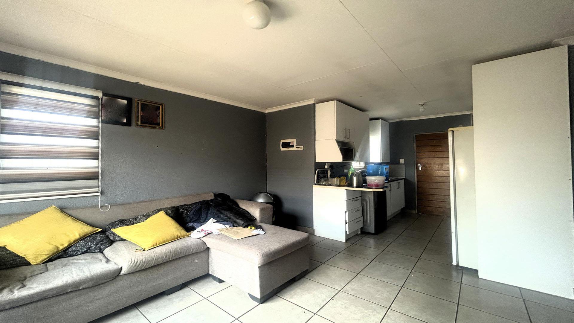 Lounges of property in Watervalspruit