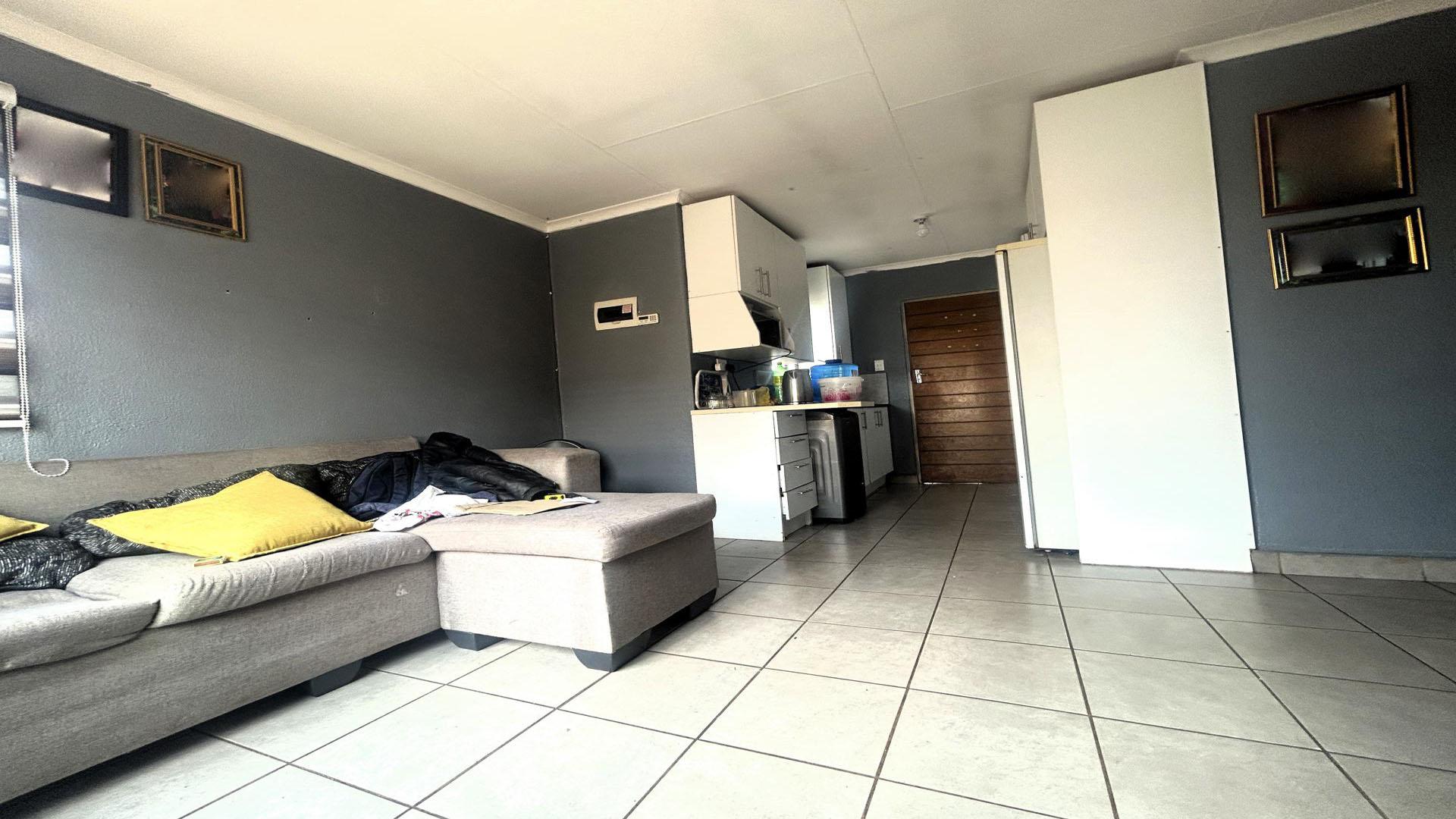 Lounges of property in Watervalspruit