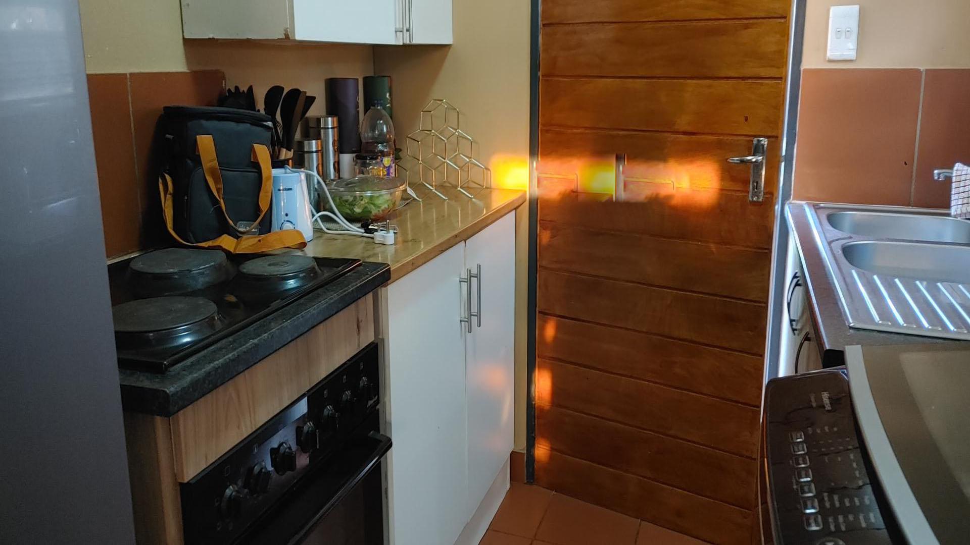 Kitchen - 9 square meters of property in Protea Glen