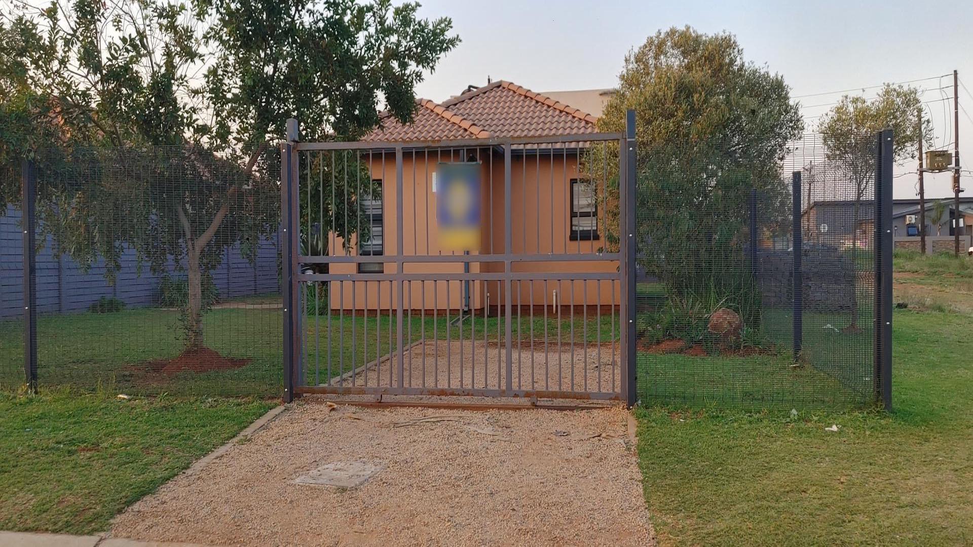 Front View of property in Protea Glen