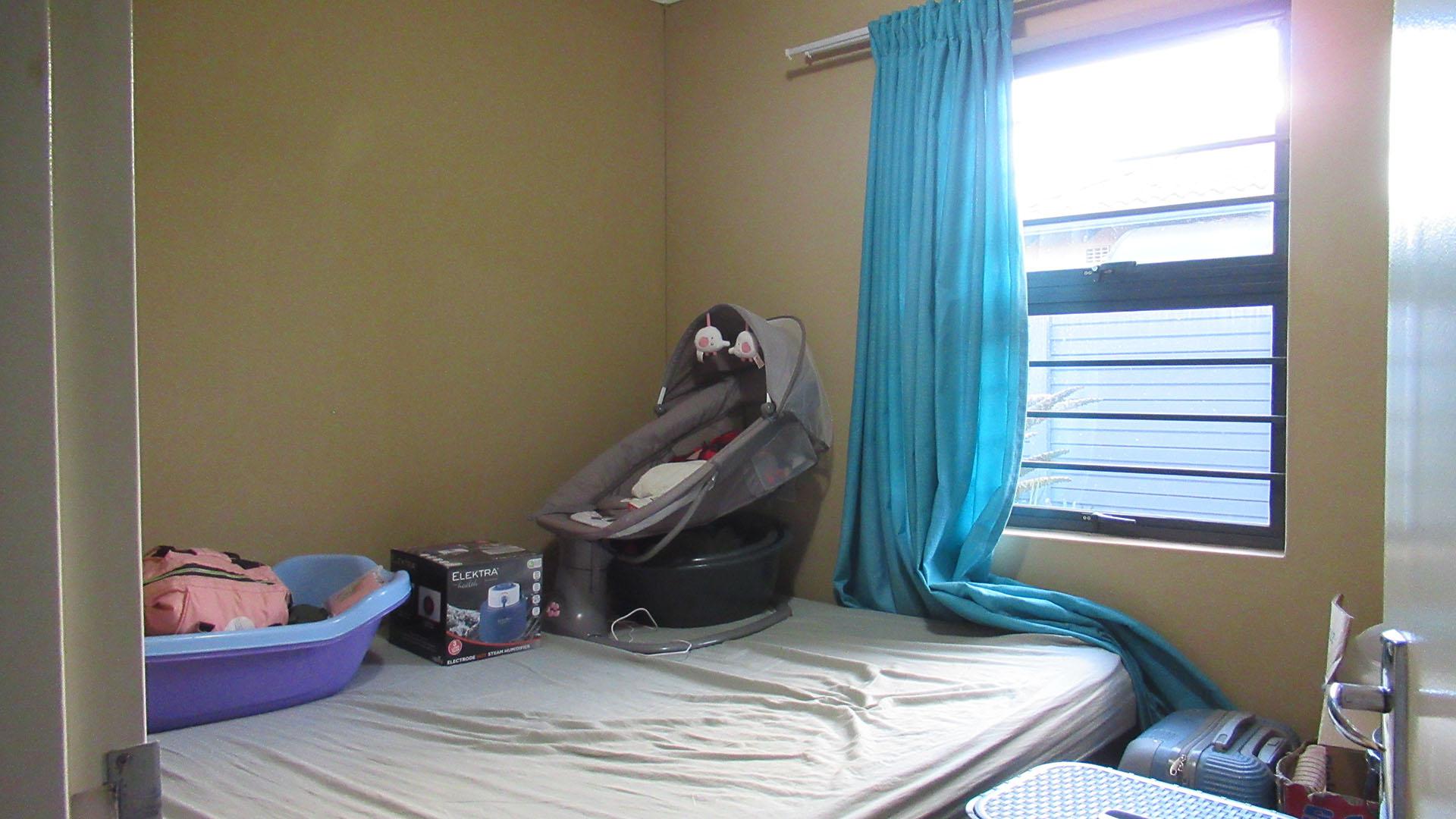 Bed Room 1 - 9 square meters of property in Protea Glen