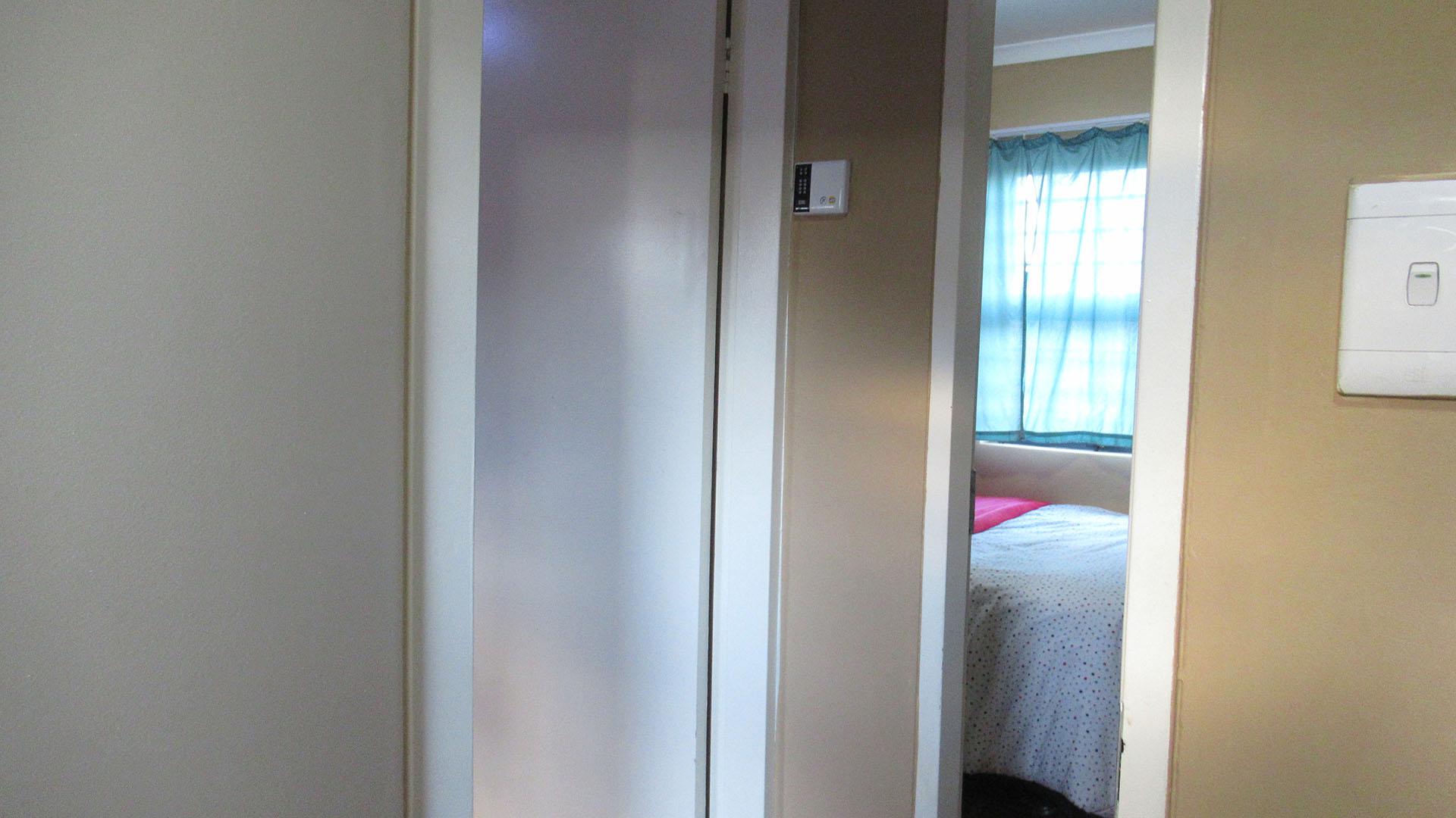 Bed Room 1 - 9 square meters of property in Protea Glen