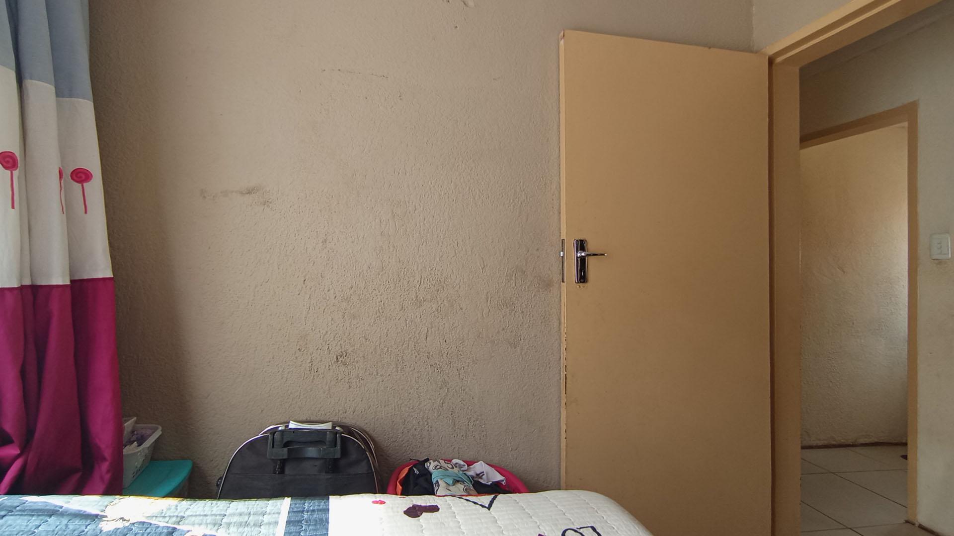 Bed Room 1 - 8 square meters of property in Soshanguve East