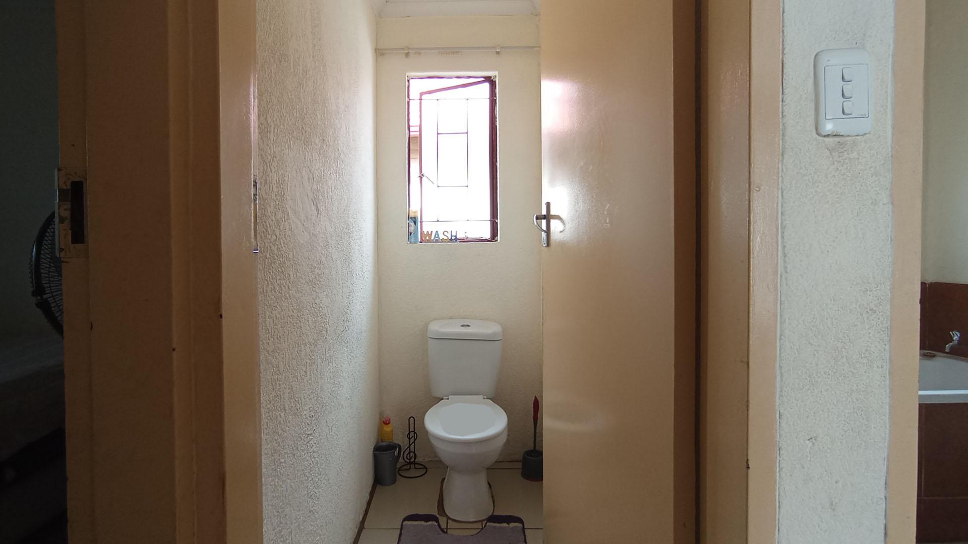 Bathroom 1 - 6 square meters of property in Soshanguve East