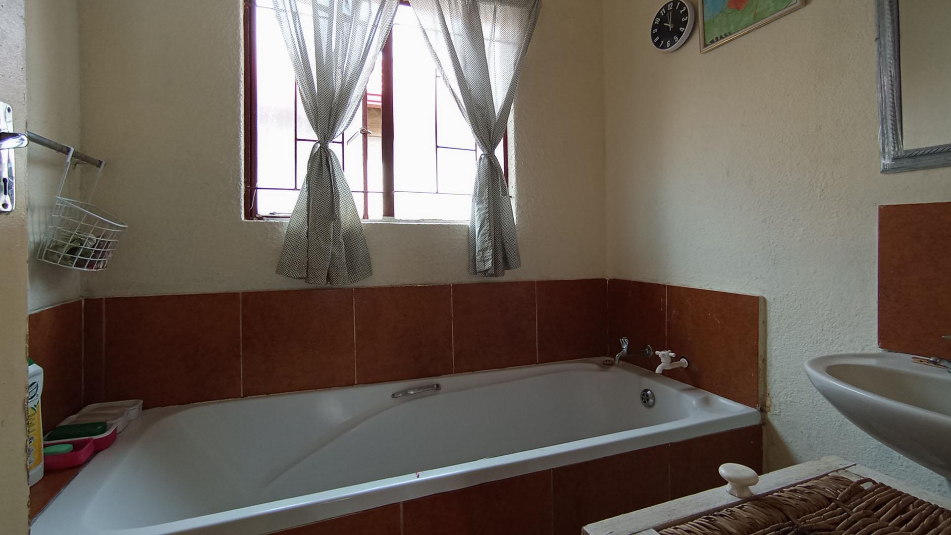 Bathroom 1 - 6 square meters of property in Soshanguve East