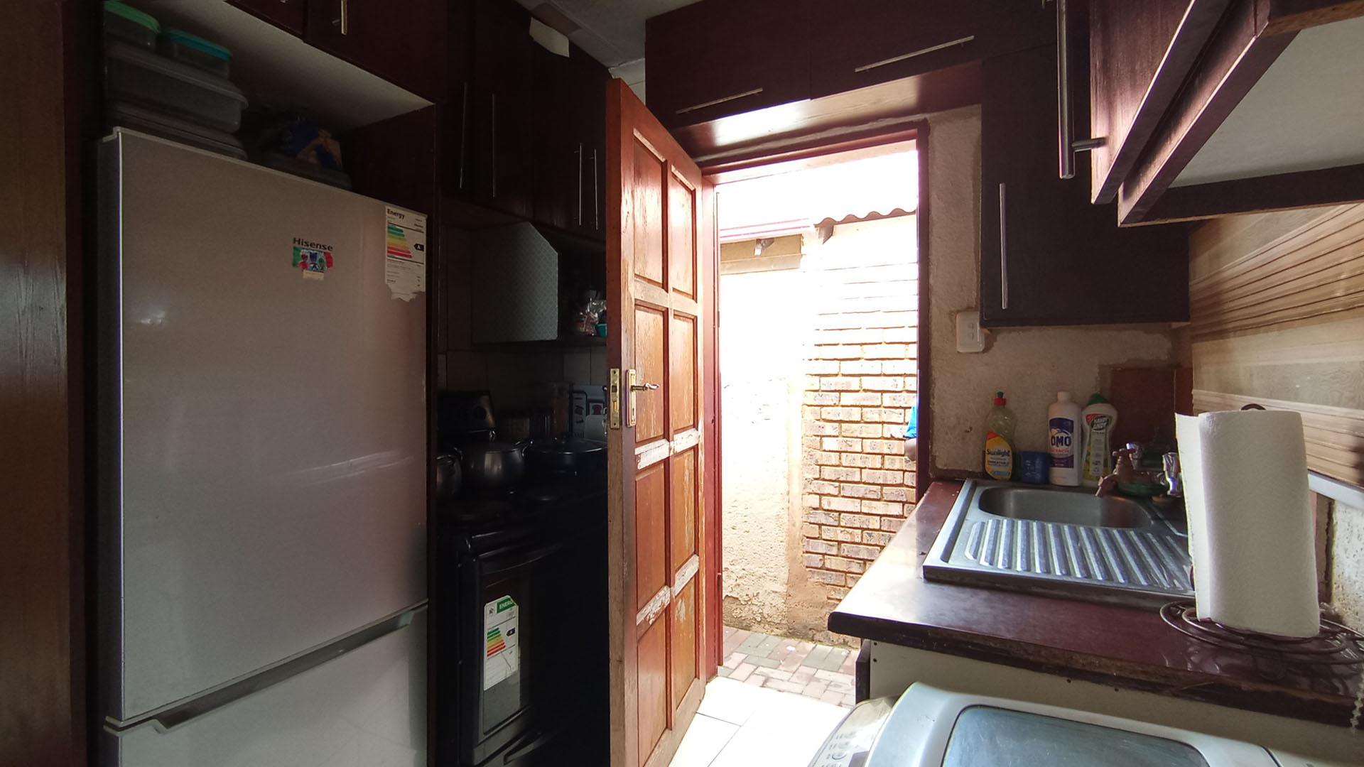 Kitchen - 5 square meters of property in Soshanguve East